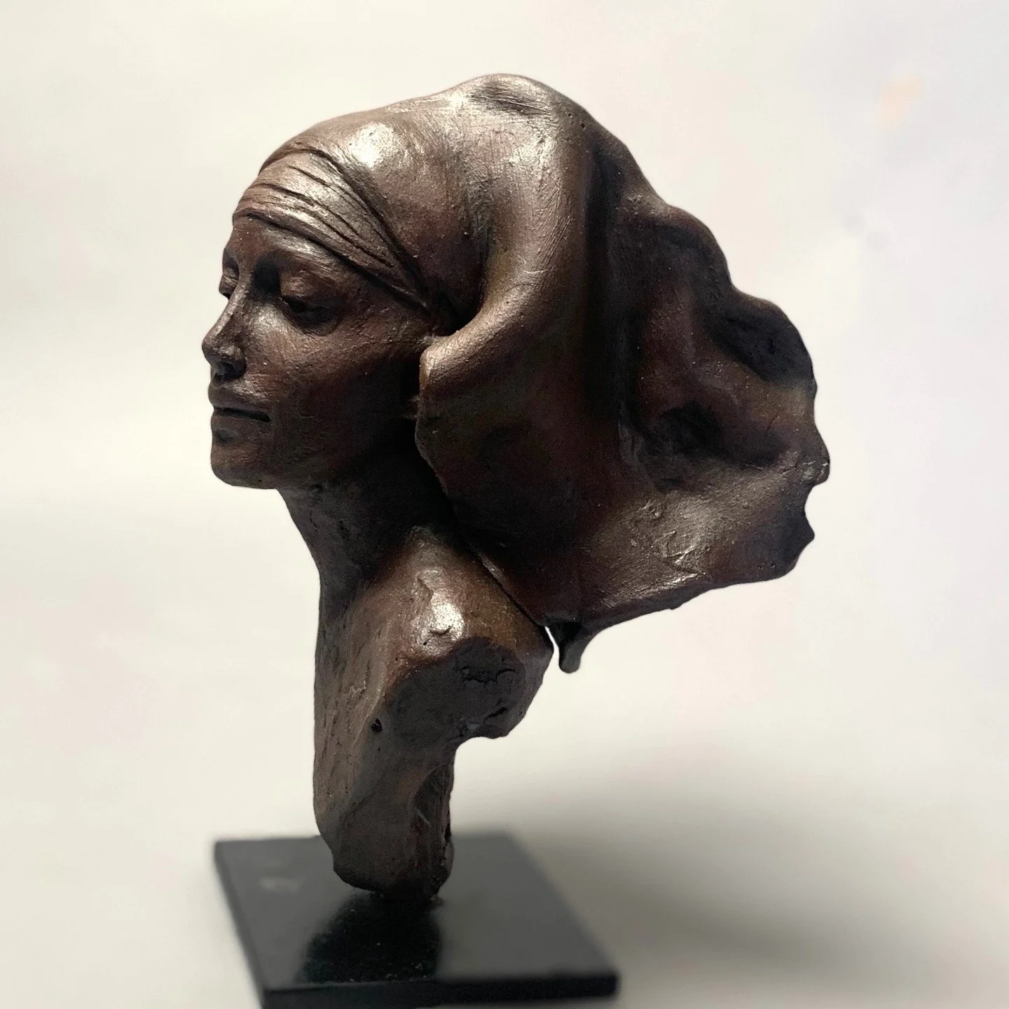 new work, small busts, still looking for the right maquette for an over life-size Psyche

#Psyche #ceramic #ceramicsculpture #art #clay #deborahbridges