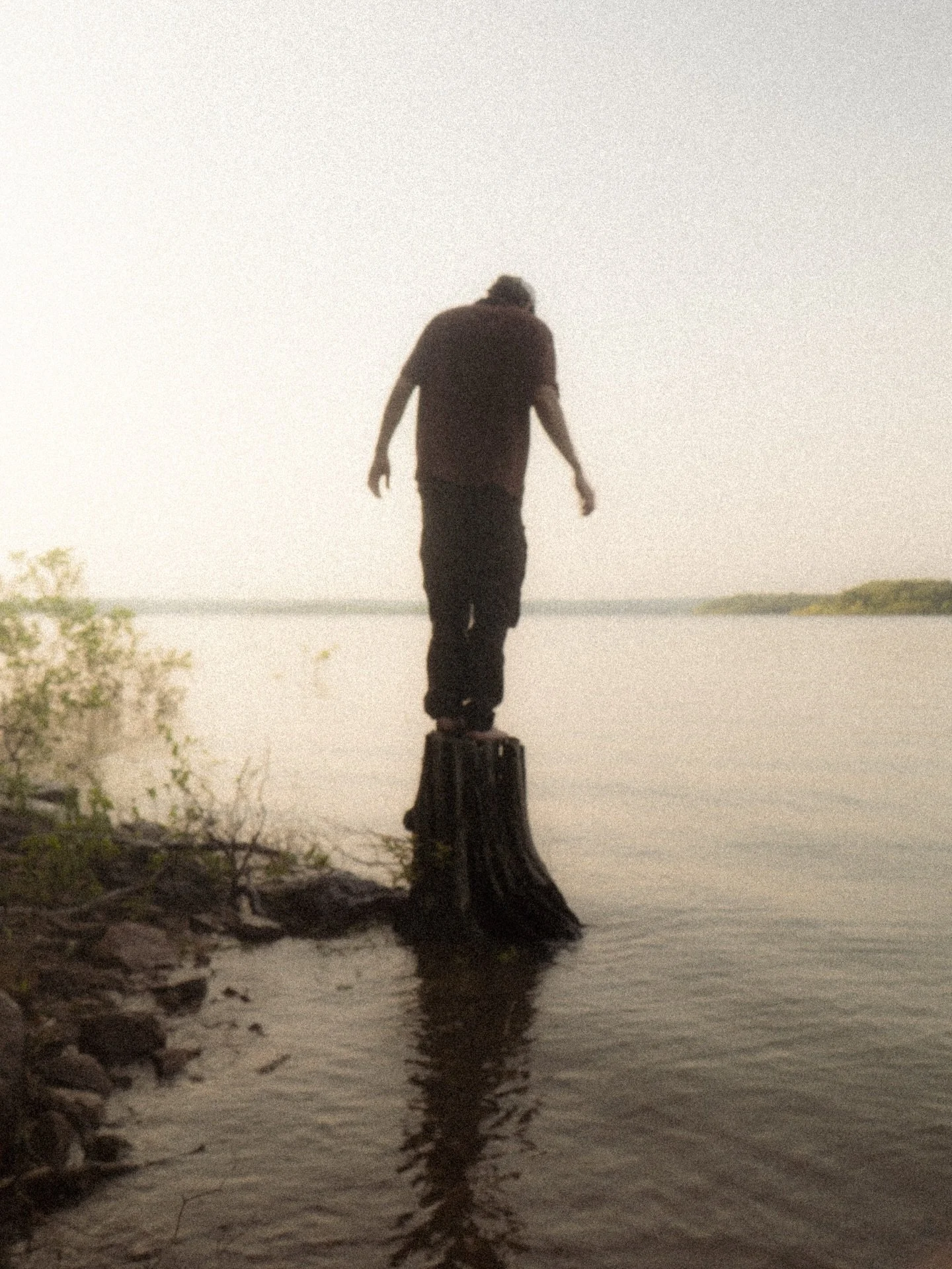 Qual &eacute; a diferen&ccedil;a entre mente e corpo? Existe mesmo uma diferen&ccedil;a&hellip; ou talvez sejam uma s&oacute; coisa?
Talvez seja justamente a diferen&ccedil;a entre elas que as torna uma unidade. Tenho pensado muito sobre essa polarid