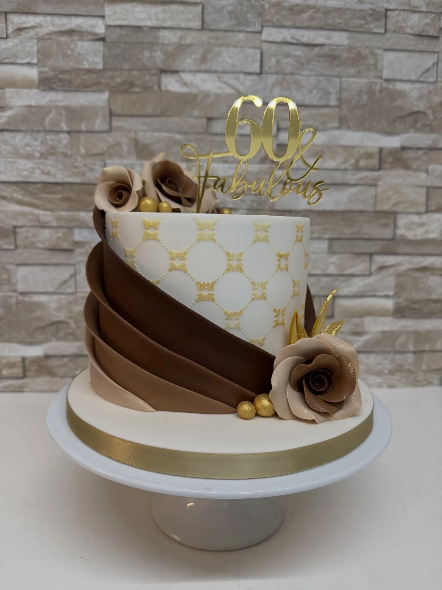 60 years of glamour deserves a cake that knows how to make an entrance.
I created this beauty for a truly fabulous grandmother&rsquo;s family gathering. Inside? Pure indulgence, my signature rich chocolate cake with layers of velvety chocolate butter