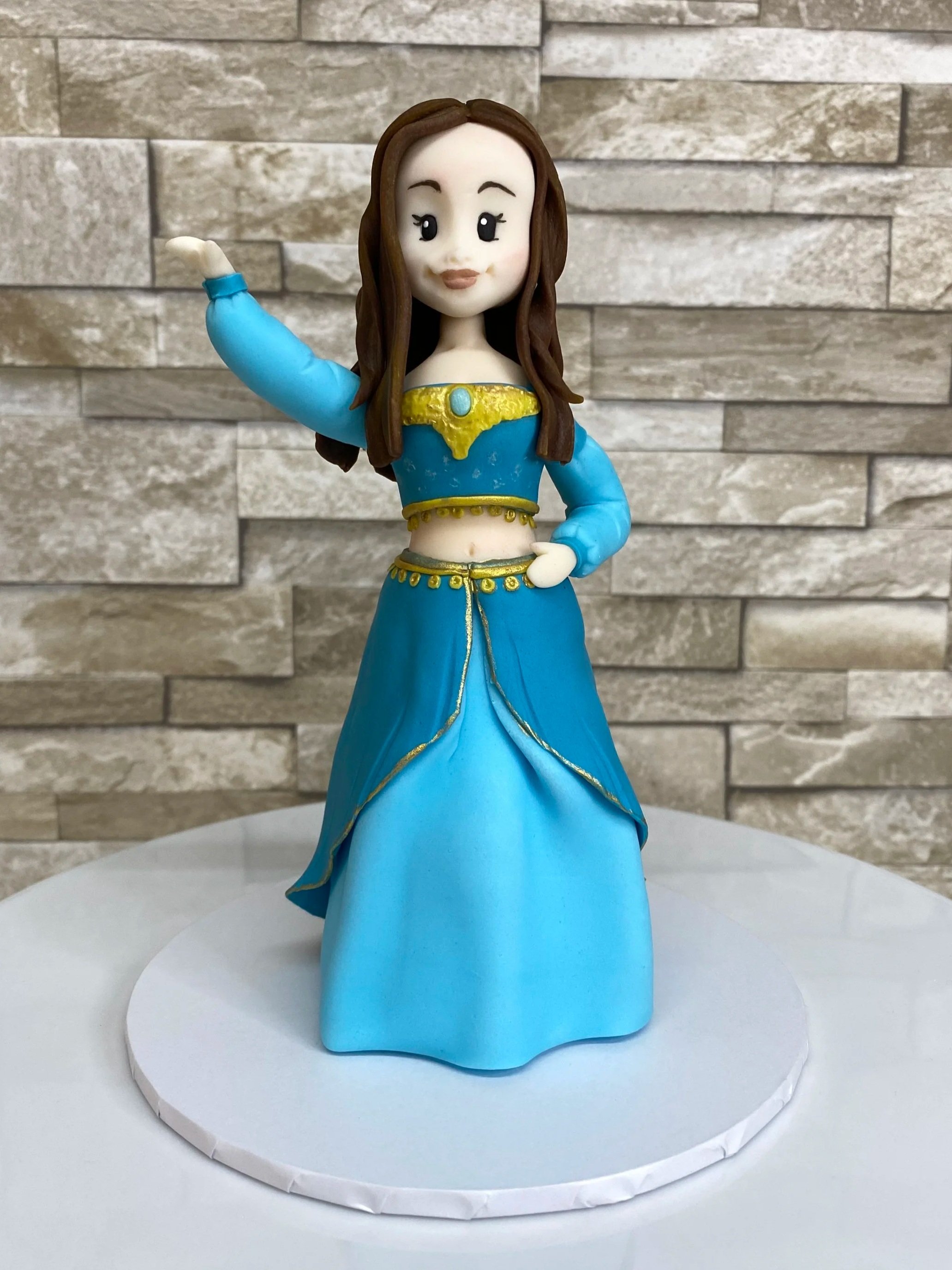 Single female cake figurine dressed as 'Princess Jasmine'