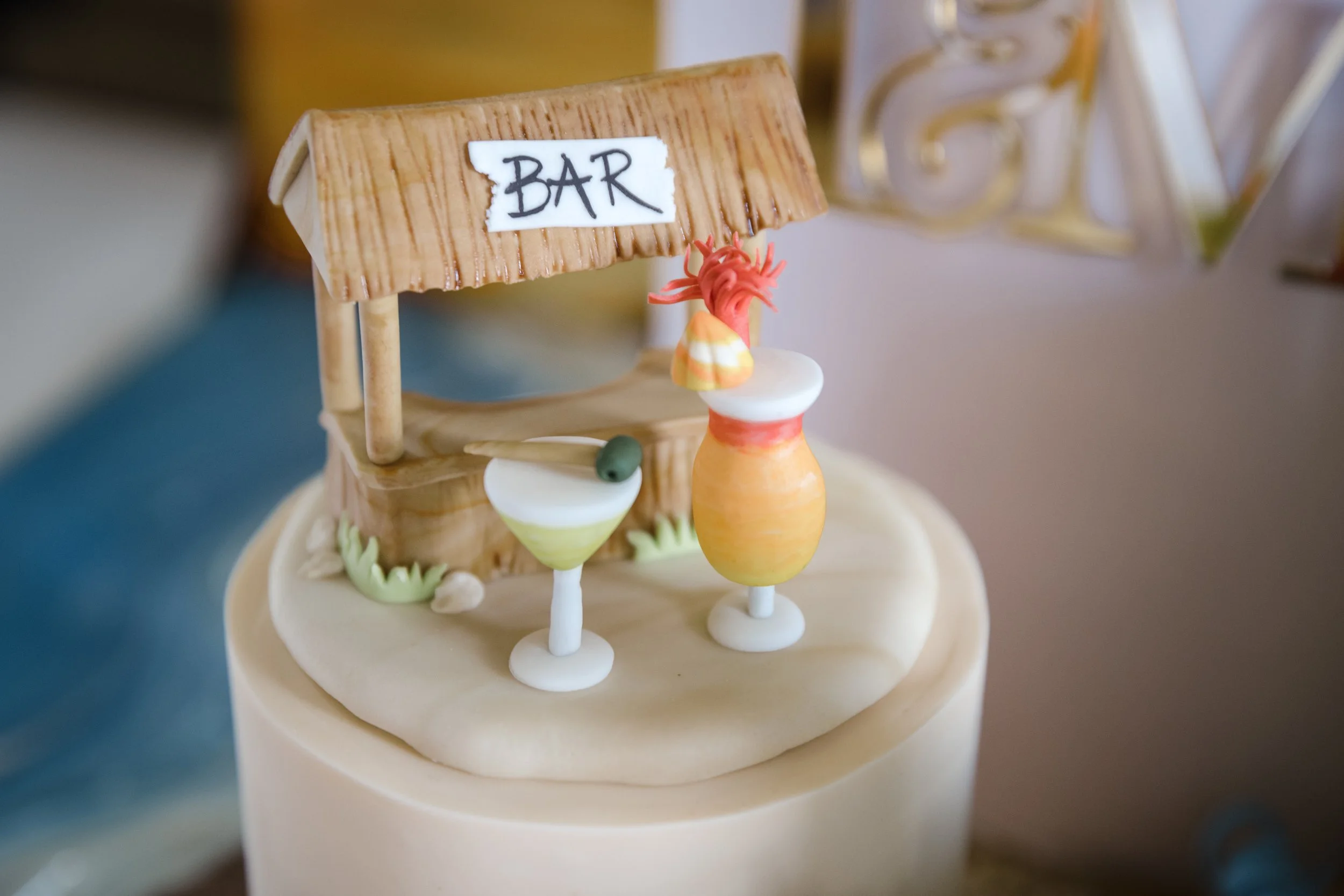 Tiki bar sugar cake topper with two tropical cocktails