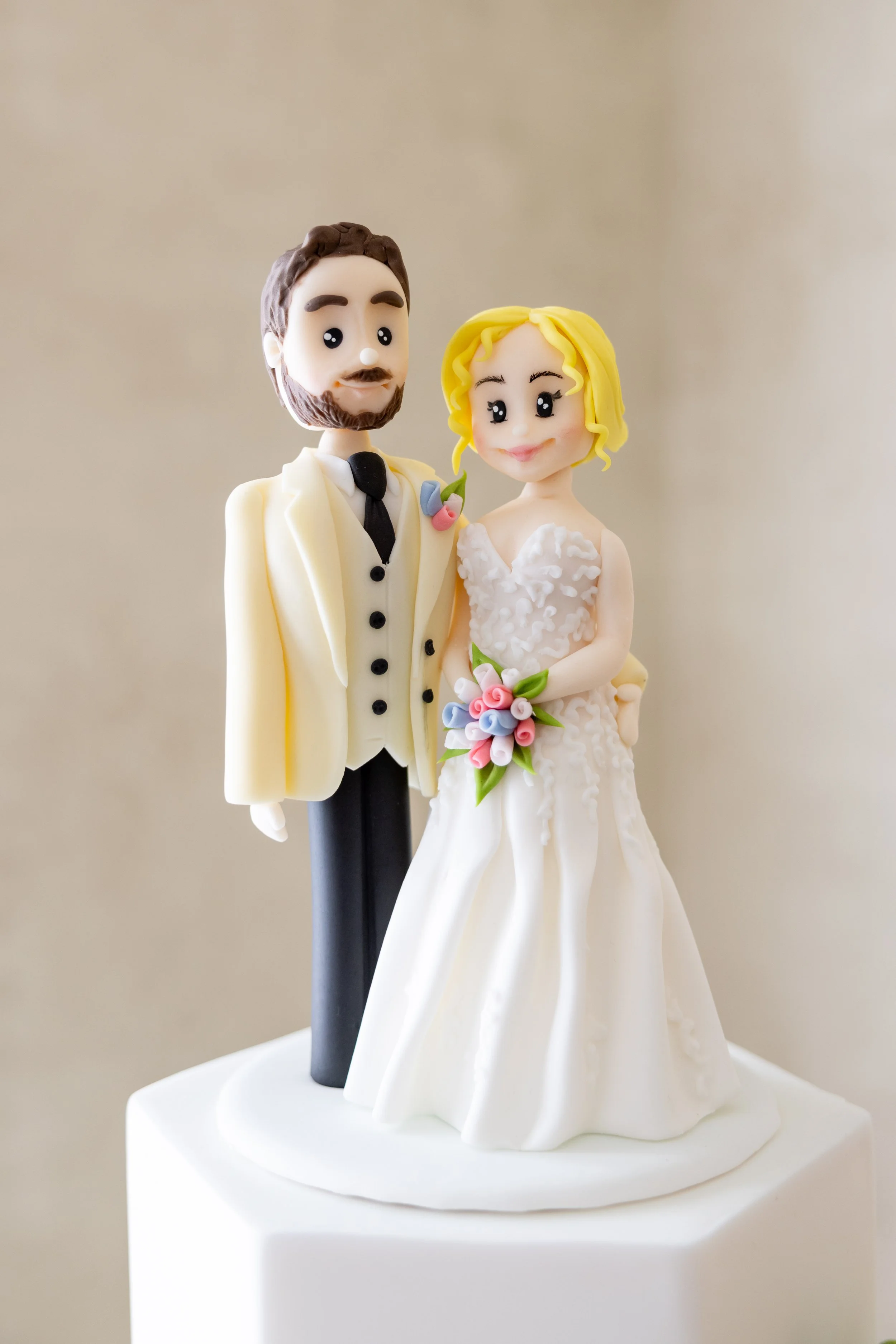 Bride and Groom cake figurine 
