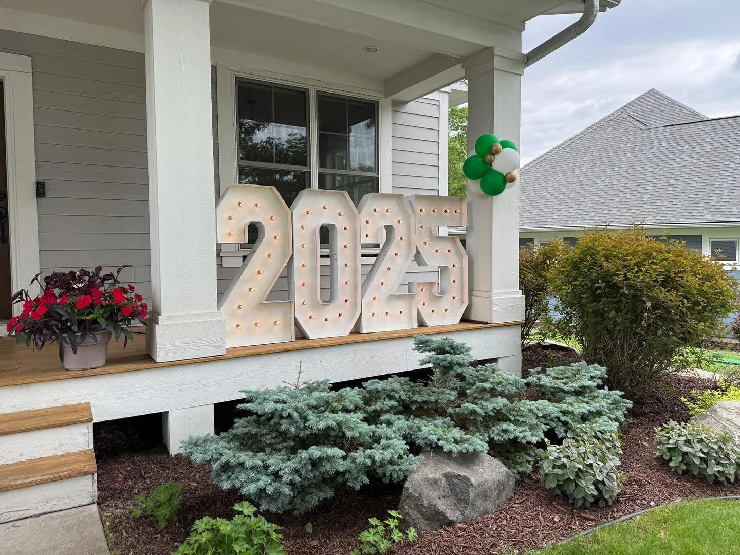 🎓✨ Graduation season is in full swing, and we&rsquo;re so honored to be a part of celebrating such a big milestone! 💐📸 Thank you for picking us to celebrate the beautiful day 🫶🏼

Congratulations to the Class of 2025 &mdash; your future is bright