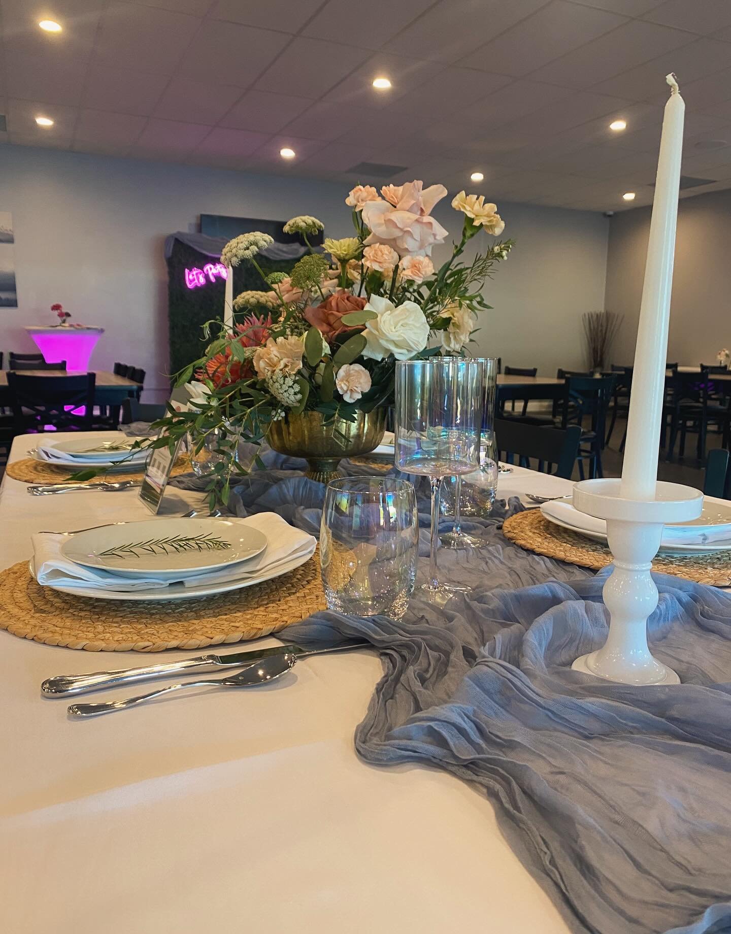 Another incredible event at one of our favorite venues, The Meeting Point! The @themeetingpointmn x N&rsquo;Joy open house was amazing! The venue is so beautiful and spacious, the @ksnacksmn lite bites were absolutely delicious, and our selfie statio