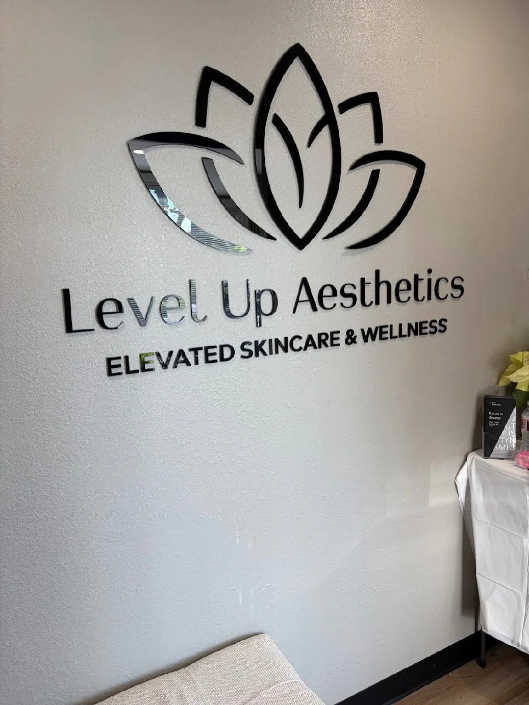 Thank you to every guest, rep, friend, family member, and Chamber of Commerce partner who showed up to celebrate the official opening of Level Up Aesthetics &amp; Wellness!
From educational stations and live demos to VIP moments, raffles, and amazing