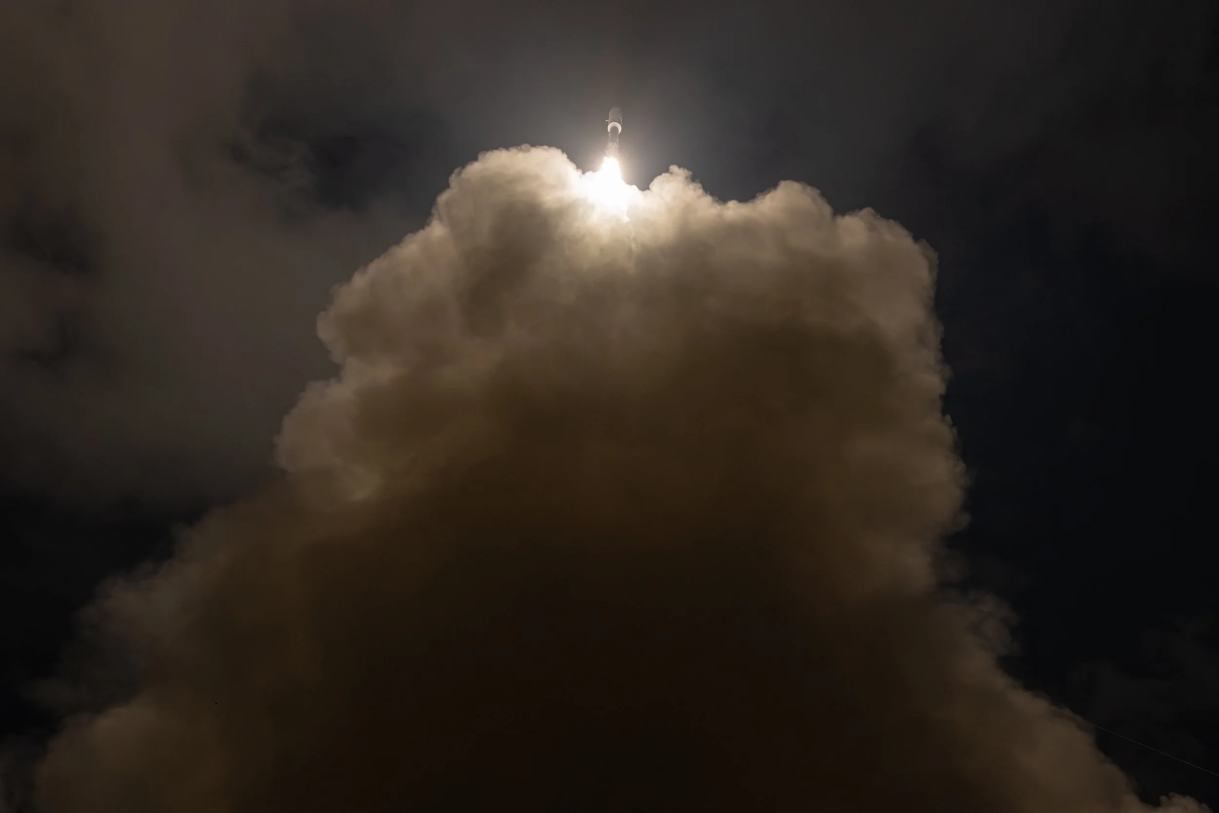 LEO-4 Leaving the pad 10mb.jpg