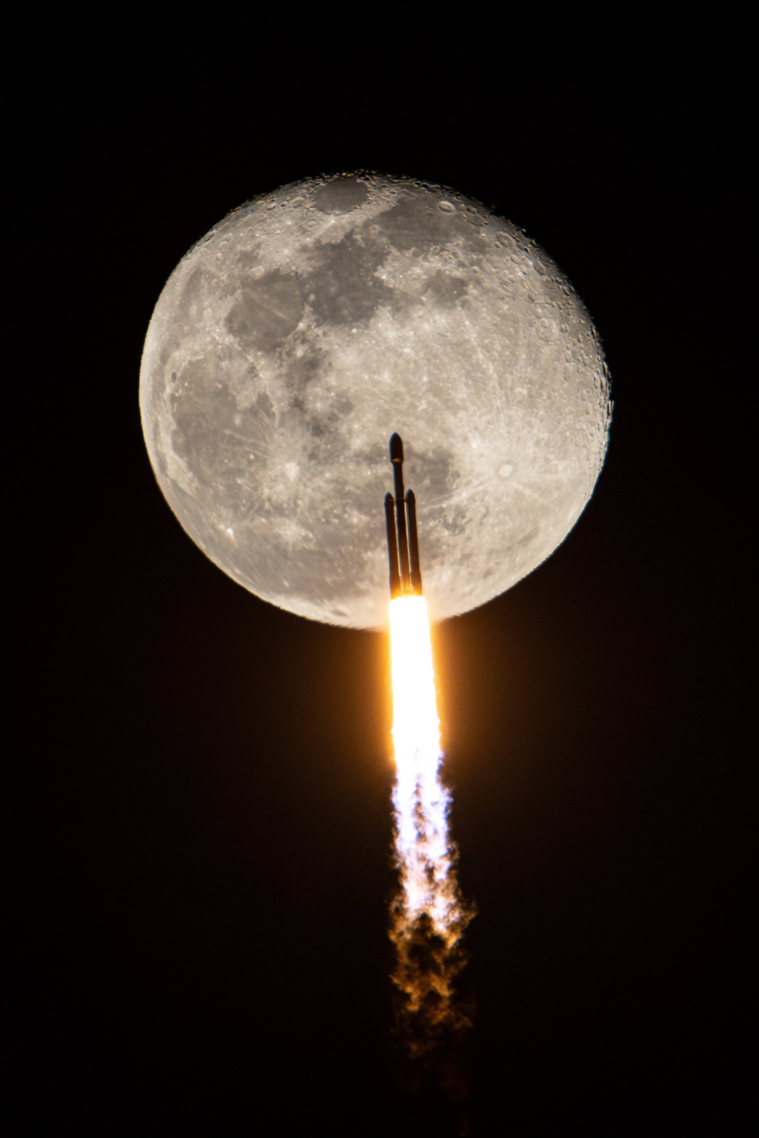 SpaceX_ USSF-52 about to transit moon sq.jpg