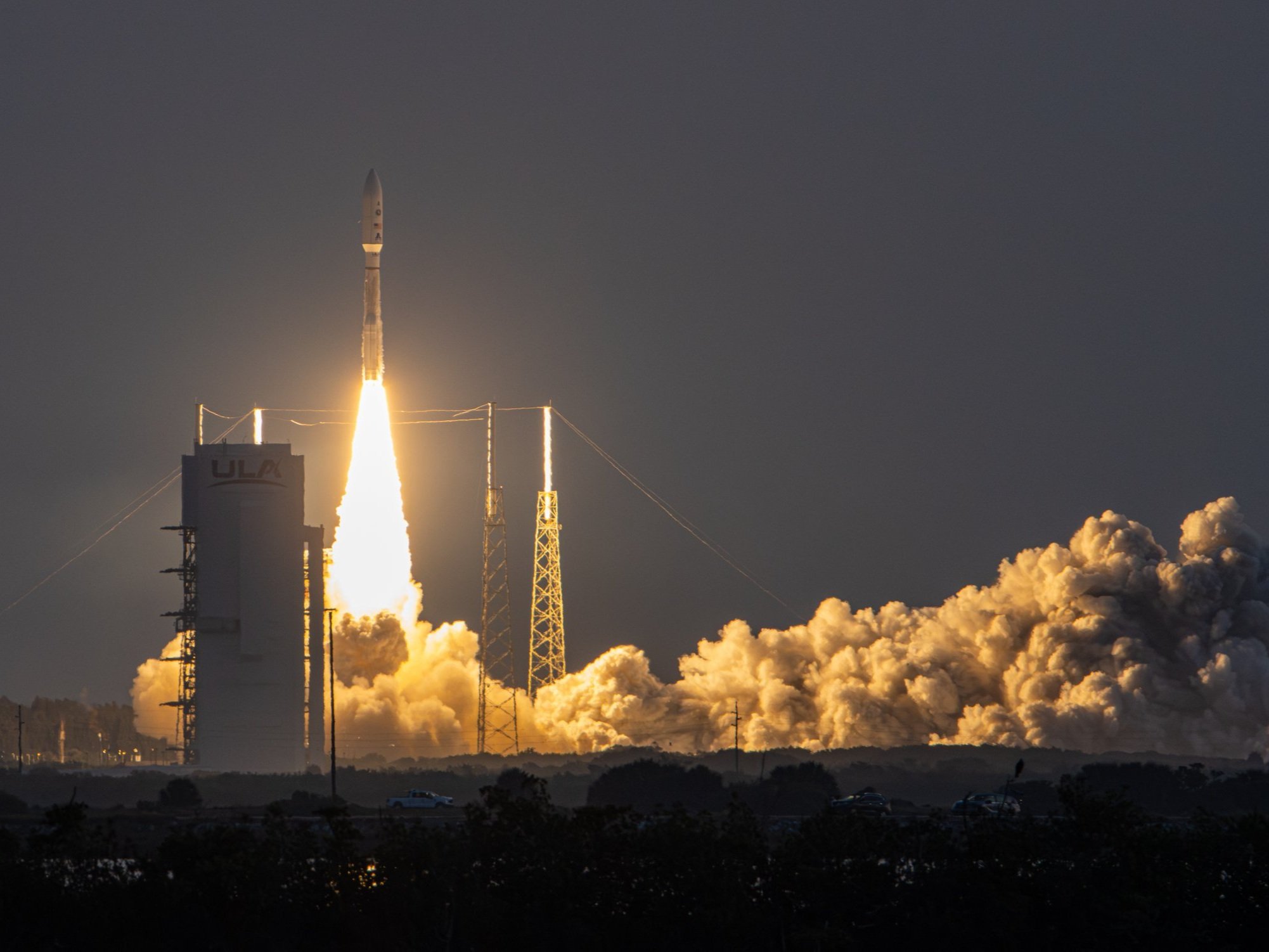 Atlas+V+USSF-51+Cannon+90D-1.jpg