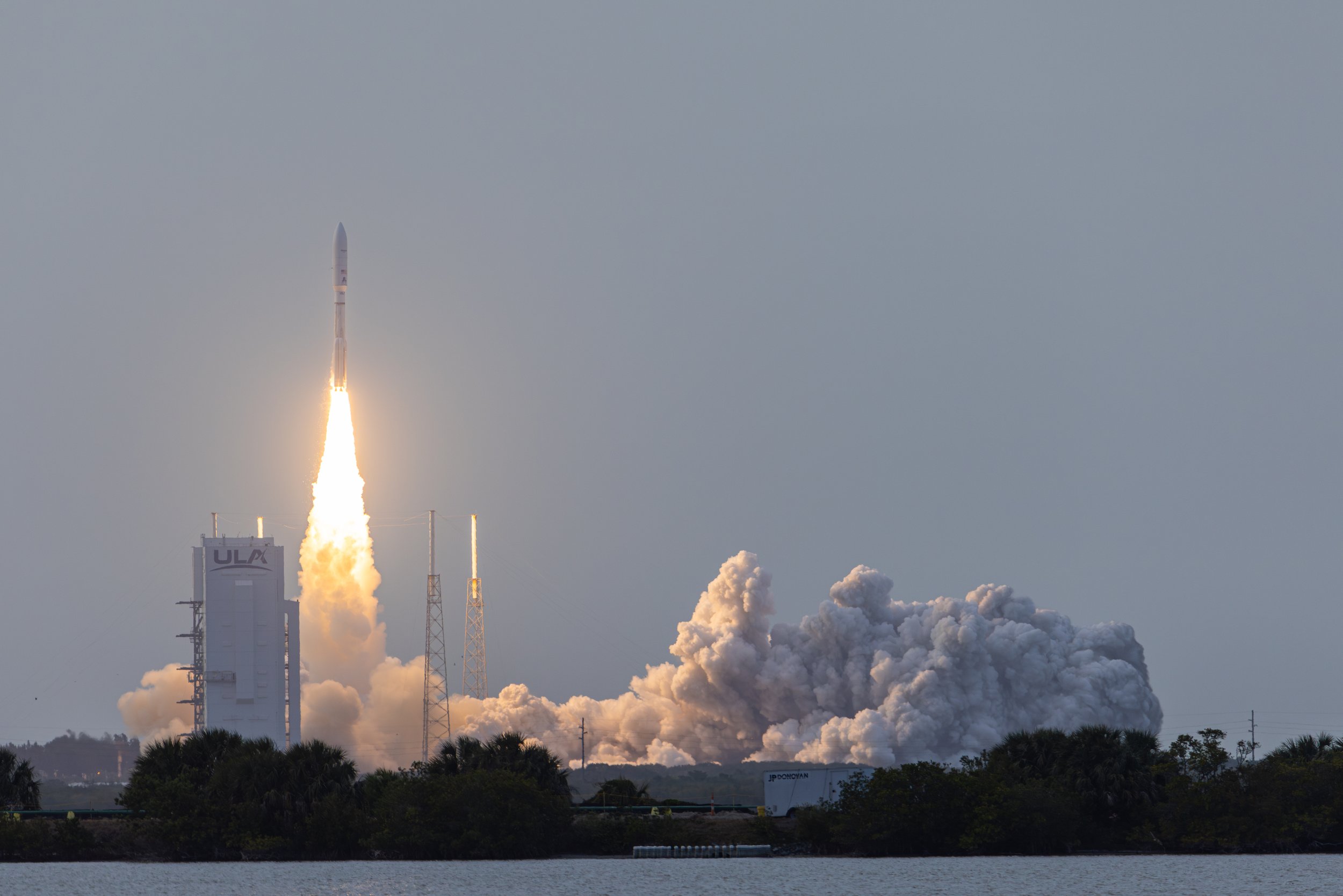 Kuiper Launch Telephoto Horizontal.jpg