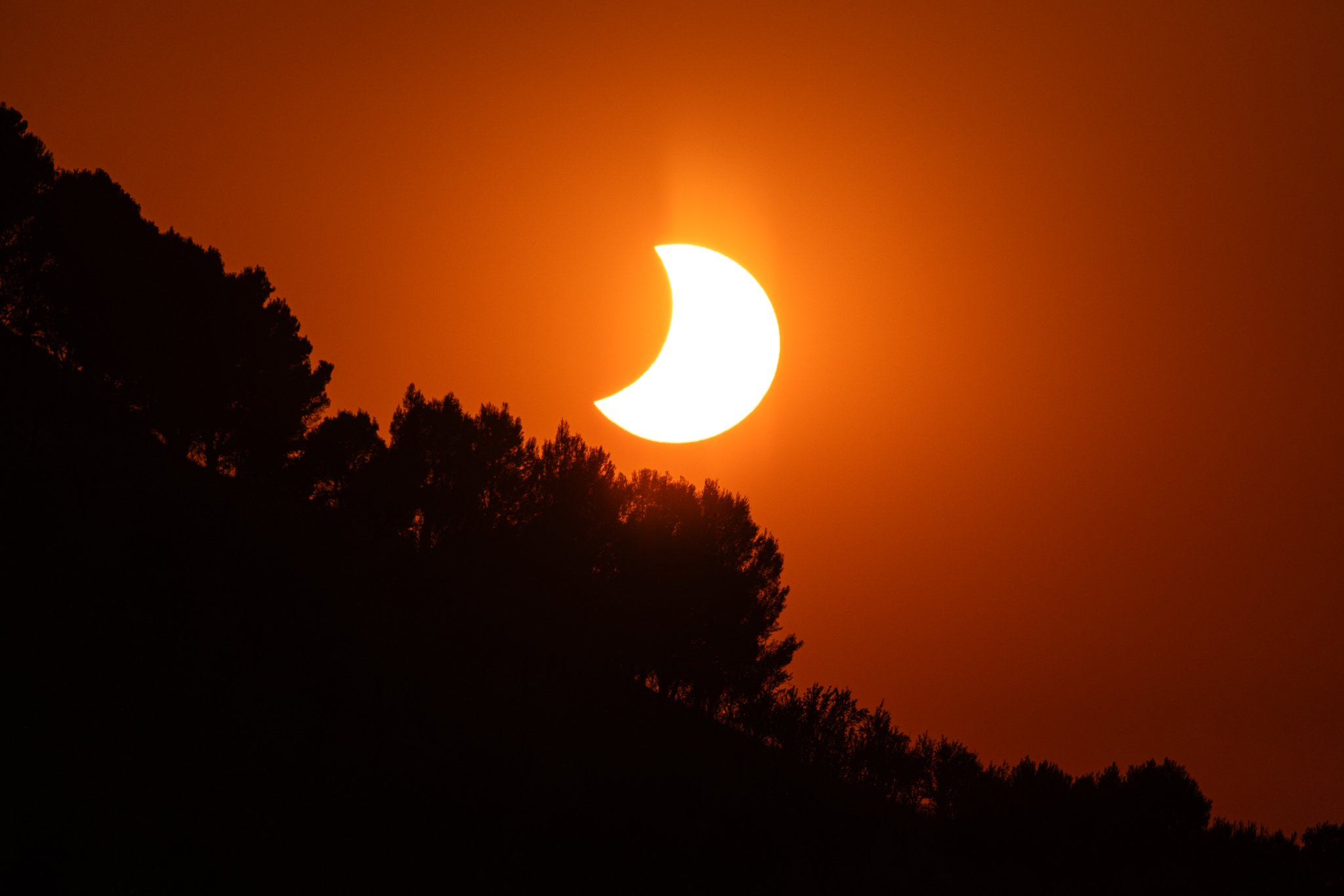 2026 Setting Eclipse Hill Side