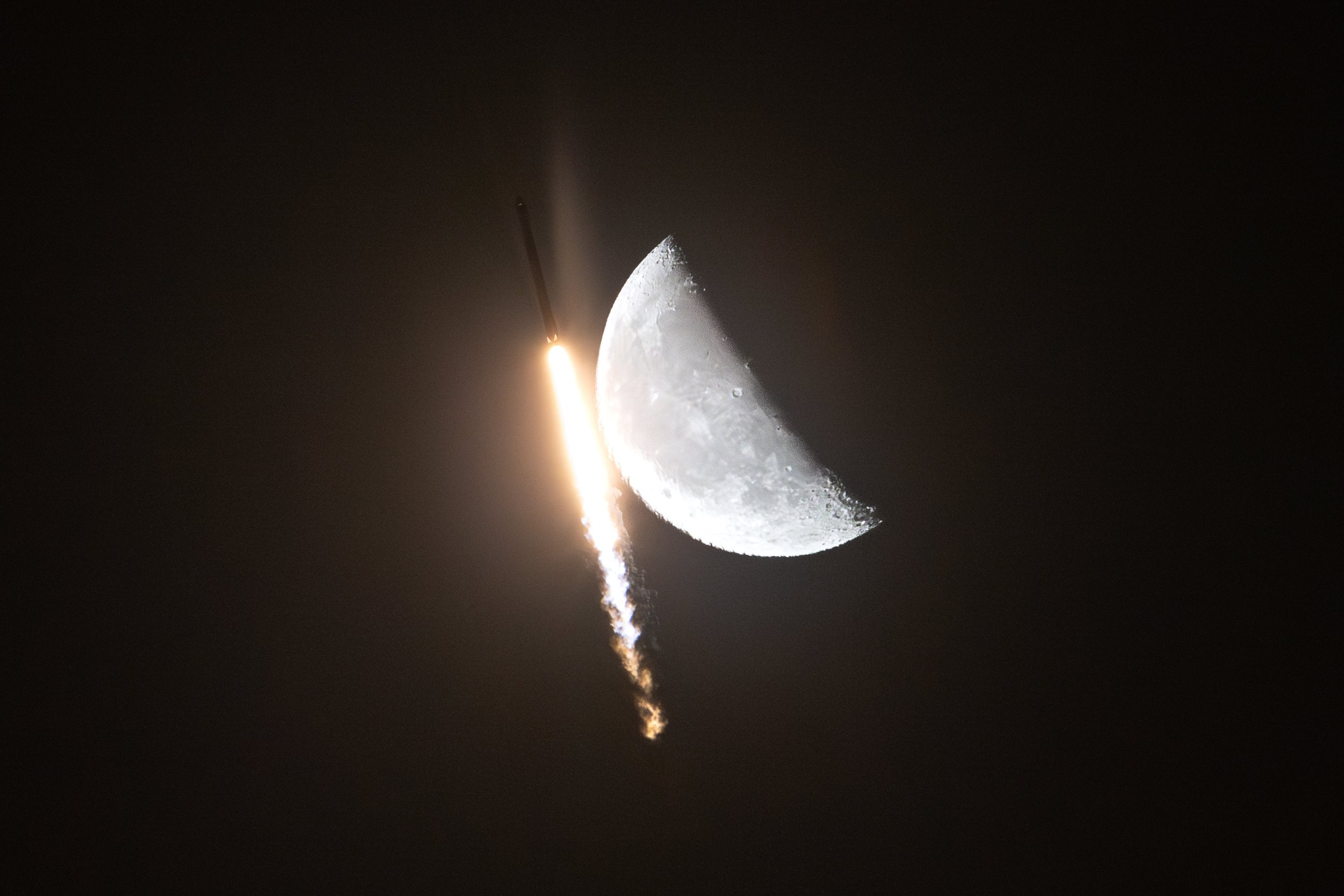 CRS-32 Lunar Transit Miss Horizontal V2.jpg