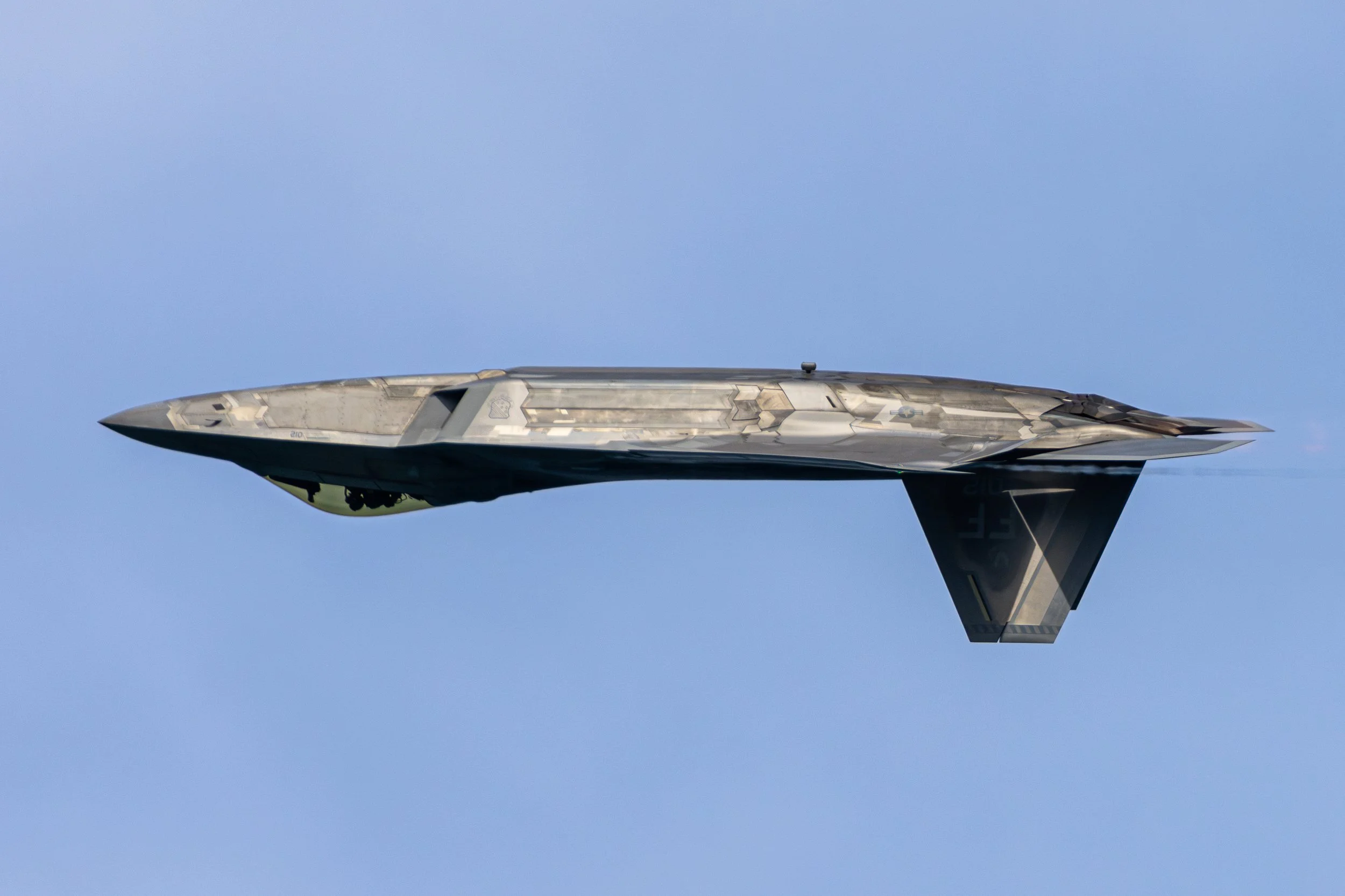 F-22 Raptor Upside Down V1.jpg