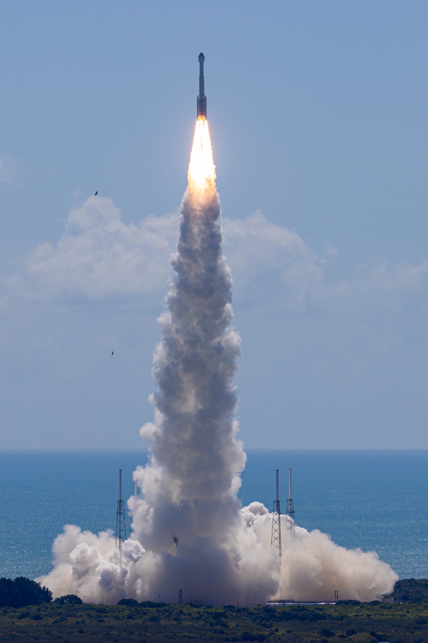 Starliner in Flight Vertical sq.jpg