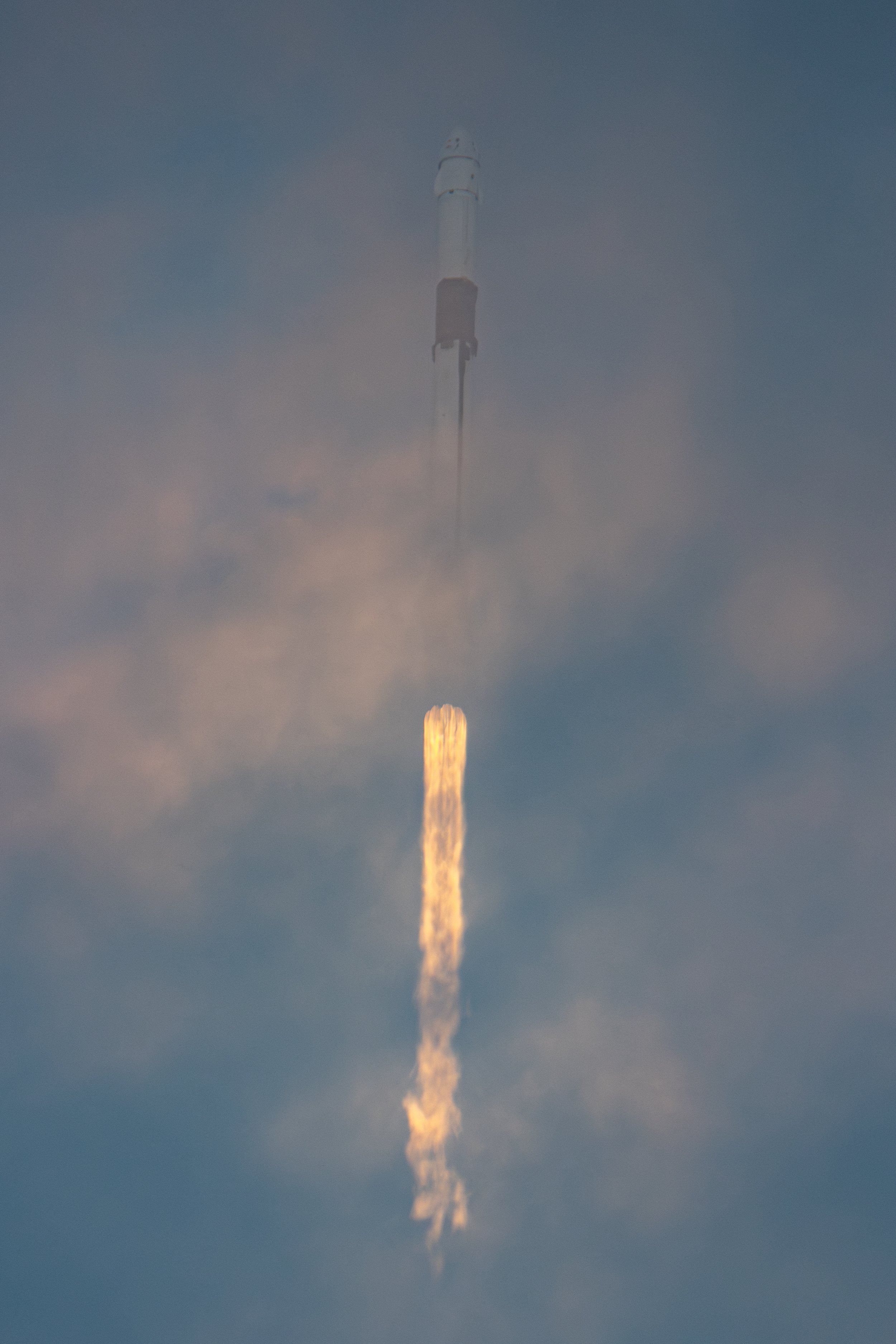 SpaceX_ Ax-3 Through clouds sq.jpg
