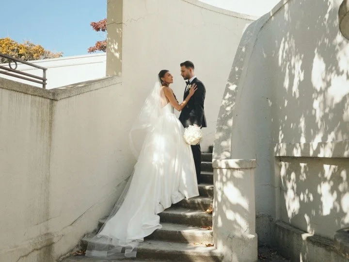 Moments from Rebecca and Kosta&rsquo;s Wedding 💌

Colour graded using @dehancer.film 

Film profile: Kodak Vision3 50D
Shot on FX3

You can get 10% off a Dehancer subscription using our code: DESALI

#cinematography #colorgrading #dehancer