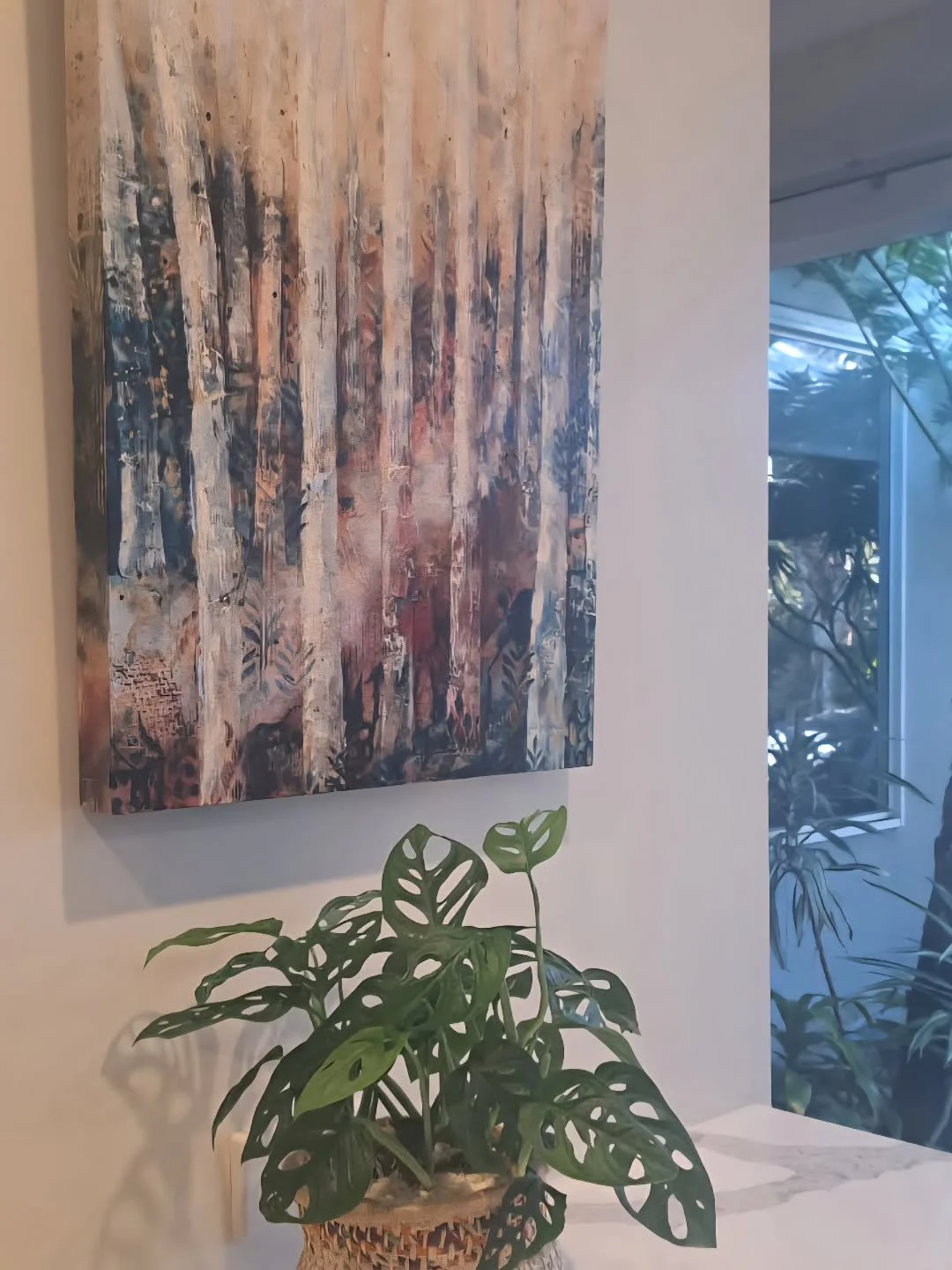 The magic of the Karri Forest is brought to life in my original mixed media, now adding joy and beauty to a friend&rsquo;s kitchen. 🌿💫
 #JillJardineArt #Jilljardineart.com 
@simi2971969 
#artlovers
#interiorart
#collectorsart
#homedecorart
#gallery