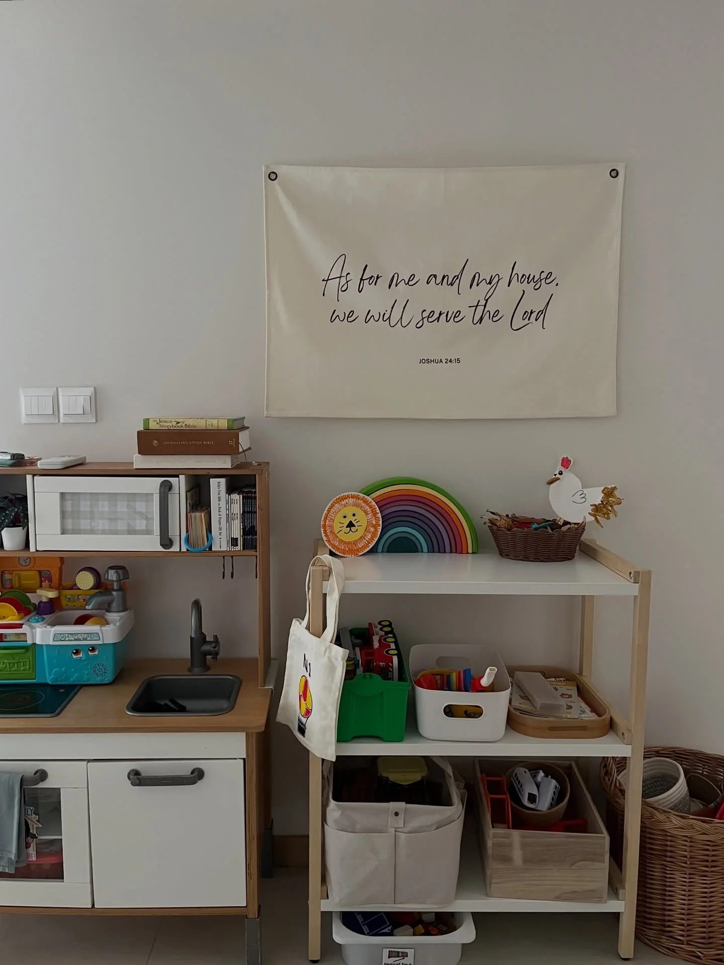 I wanted to tidy up this area before taking a photo because I thought the banner needed to be presented a little more aesthetically, but decided against it because this is exactly how I picture you guys using the banners: in your everyday lived space