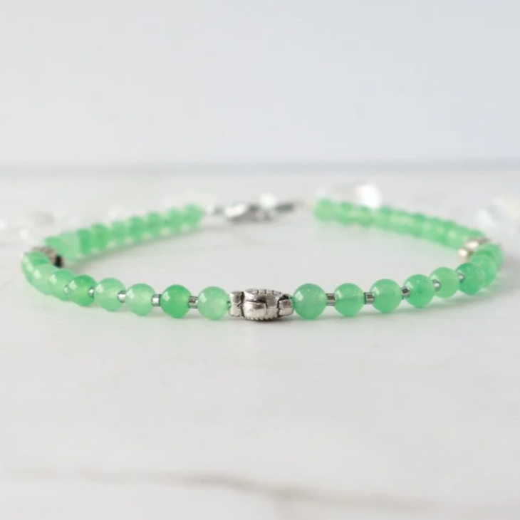 ABUNDANT LIFE CRYSTAL BEADED ANKLET - Green Aventurine, Silver Sea Turtles