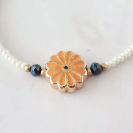 CHEERFUL DAISY BEADED NECKLACE - Trendy Fashion Accessory, Minimalist Jewelry