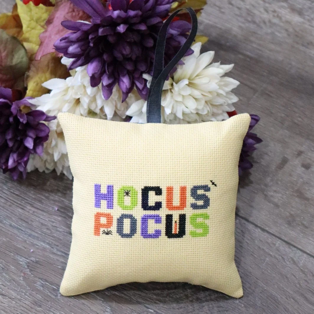 Hocus+Pocus+door+hanger+close+up.png