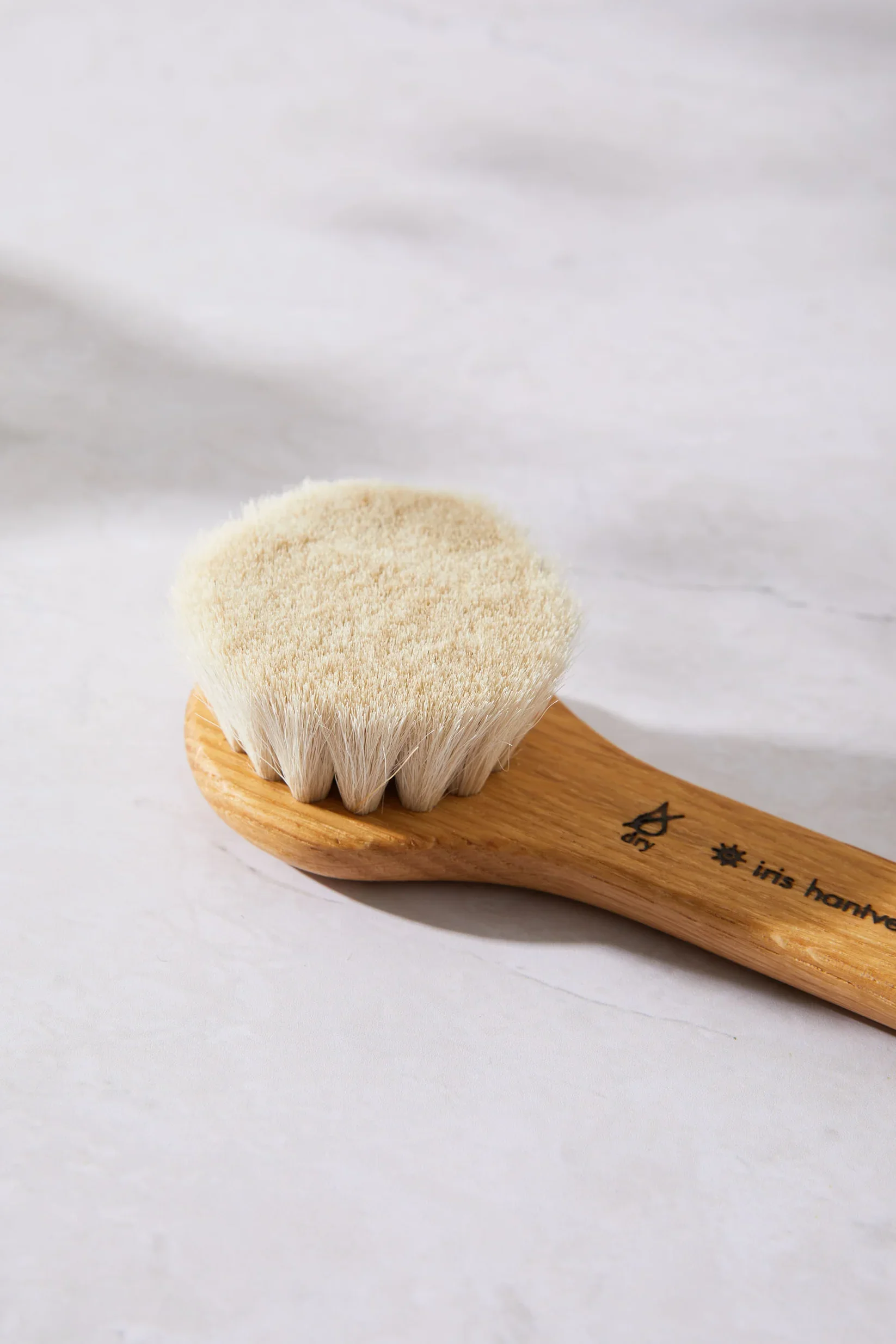 Serenite_Facial_Dry_Brush_Bristles_1.jpg.webp