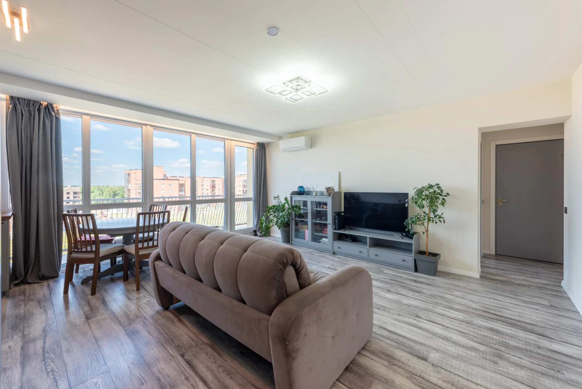 Smart Guide to Home Window Replacement in Chicagoland