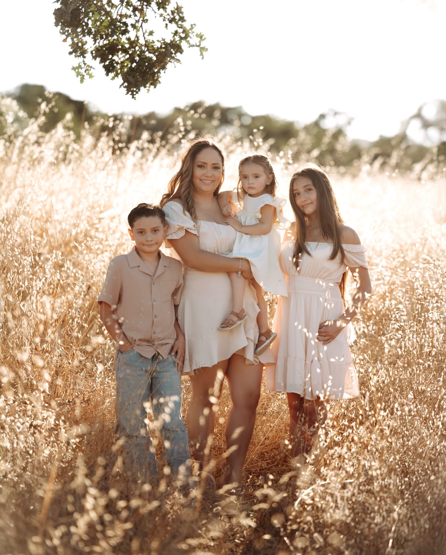 Outdoor family session we did a little while ago ☀️🌾💛

#familyphotography #familyphotoshoot #salinasphotographer #831photography #booknow