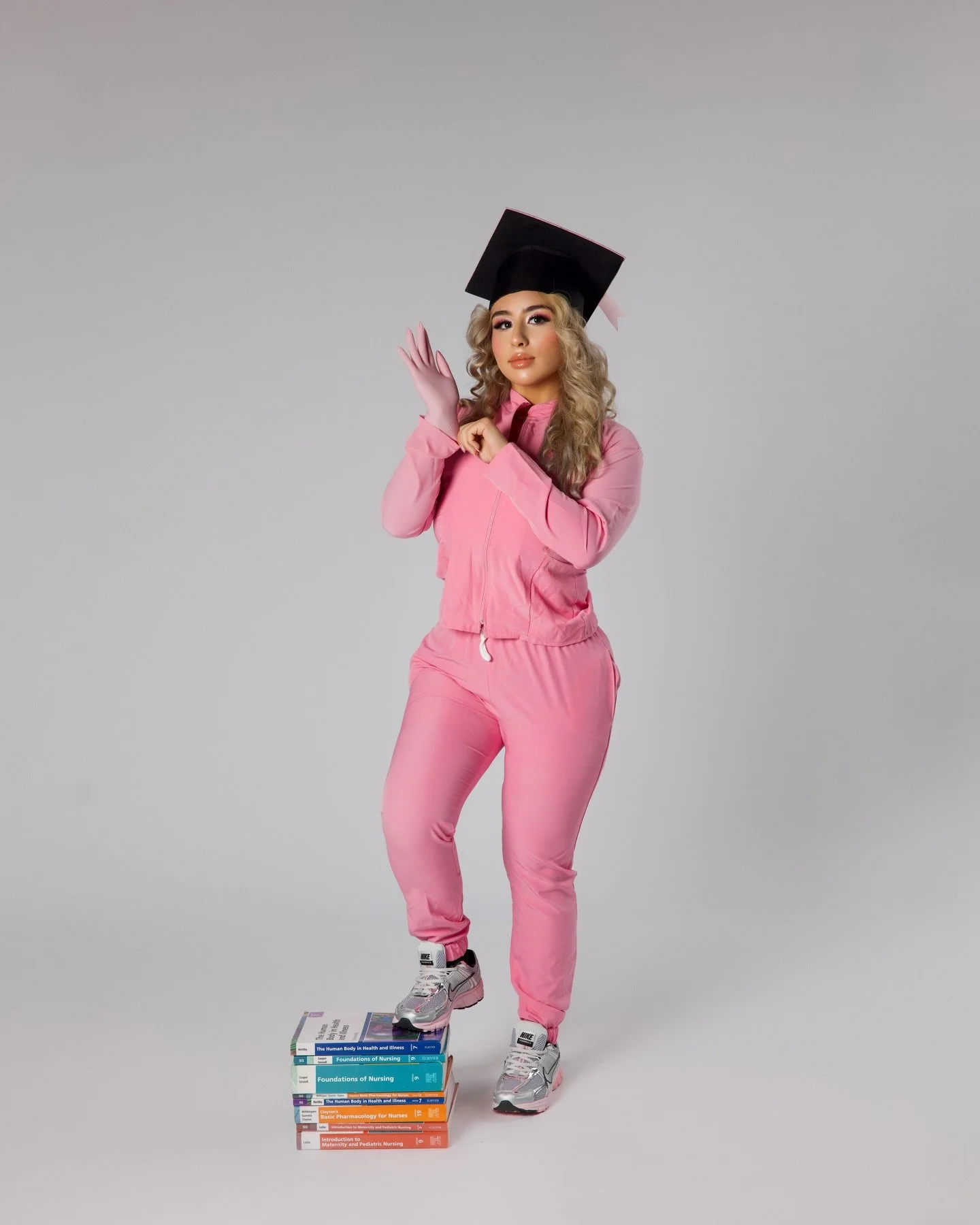 congratulations, you made it 🎓💕

#studiophotographer #classof2026 #gradphotos #booknow #salinasphotographer