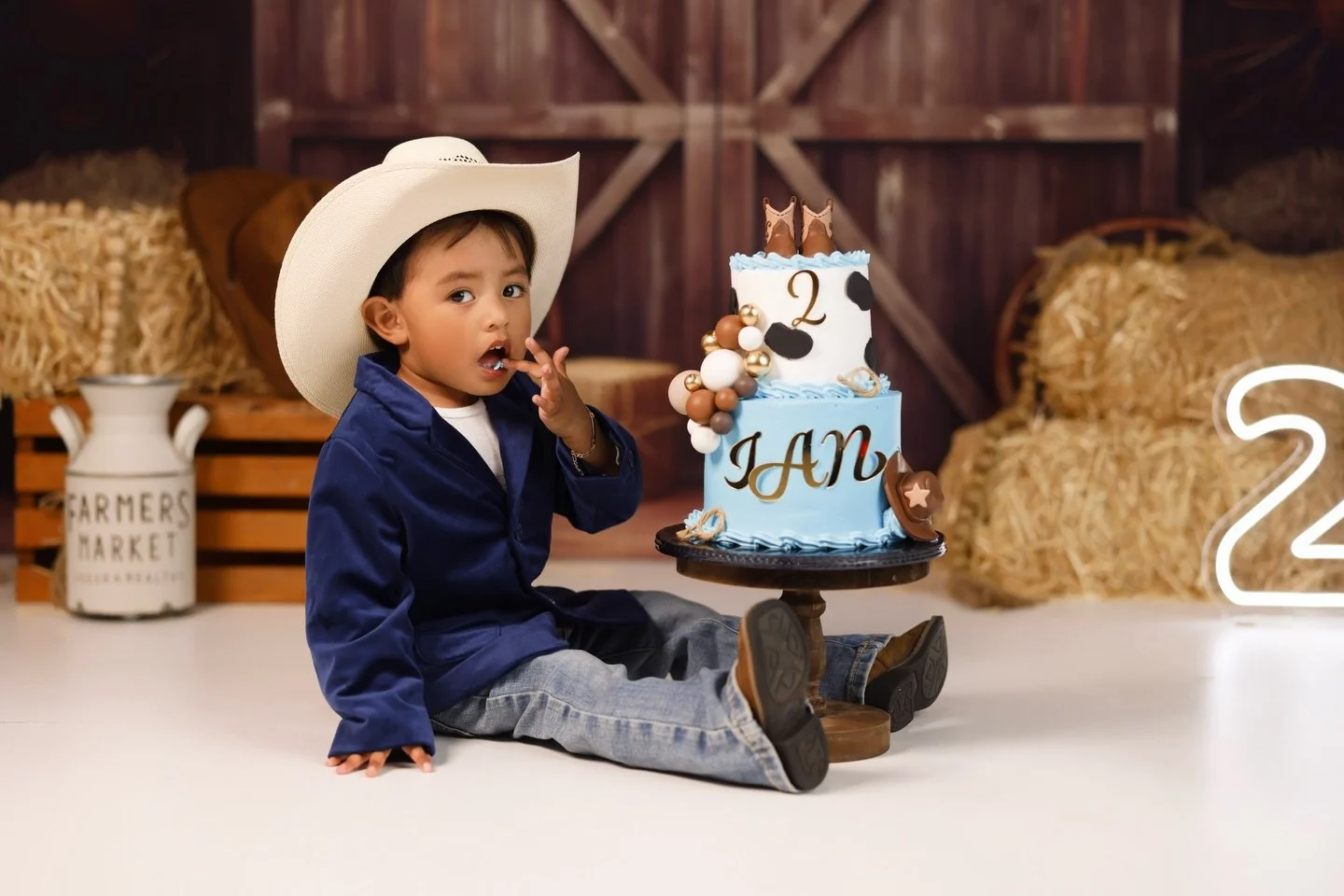 2yr old Cakesmash 🤠 

#cakesmash #studiophotography #salinasphotographer #831studio  #booknow