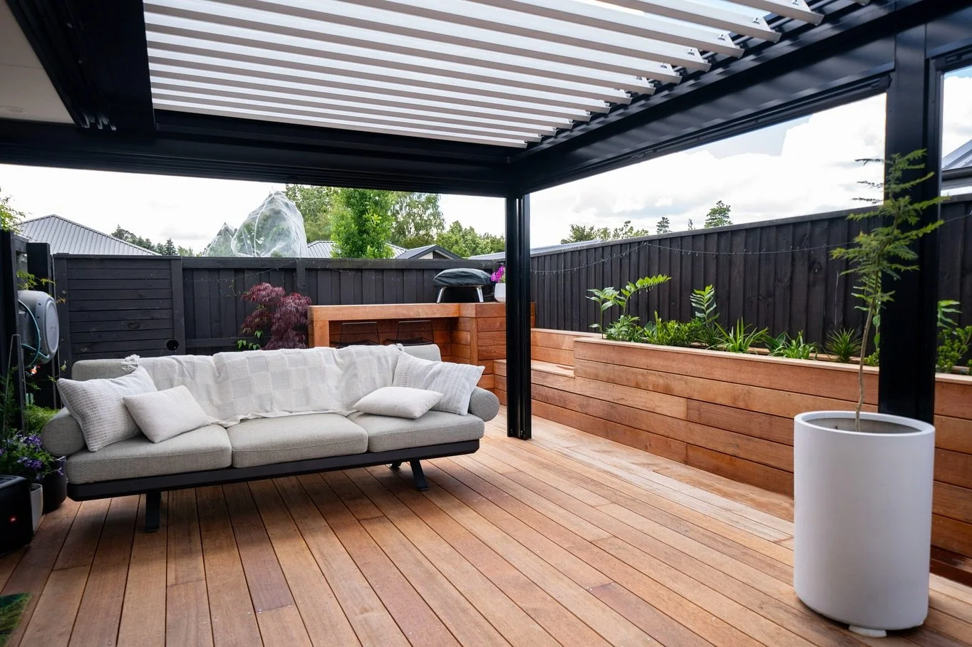 This stunning Kwila deck we completed with built-in planter boxes, a sleek BBQ area, and stylish louvres overhead, it&rsquo;s the ultimate entertaining space. Our clients were over the moon with their new outdoor hangout!🔥 #TBT #dreamdeck #OutdoorLi