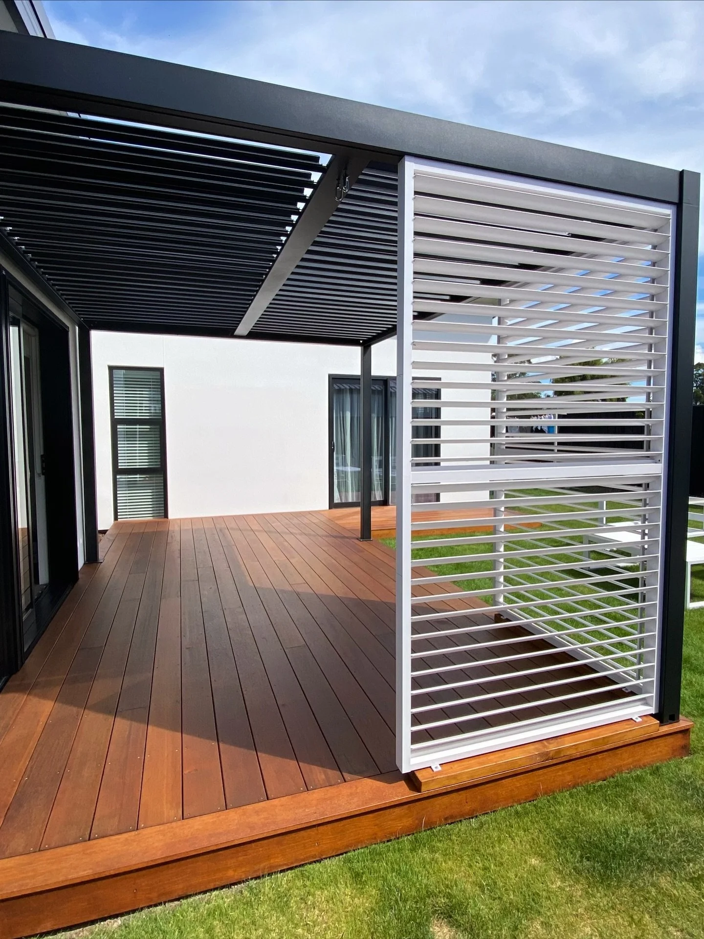 Added a louvre to this existing Deck we completed at the start of the year. Clients have given it a fresh oil and added the side louvre. Looking fresh and ready for summer BBQs