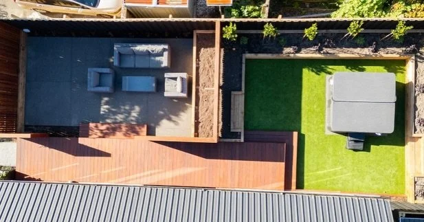 Full Backyard Renovation Done by Us. Ready for entertainment and Relaxing 
-Kwila Deck with floating steps and oiled 
-Kwila Batten Fences 
- Macrocarper planter boxes with built in seating 
-Artificial Lawn 
-New Boundary Fencing &amp; Paint 
-Expos