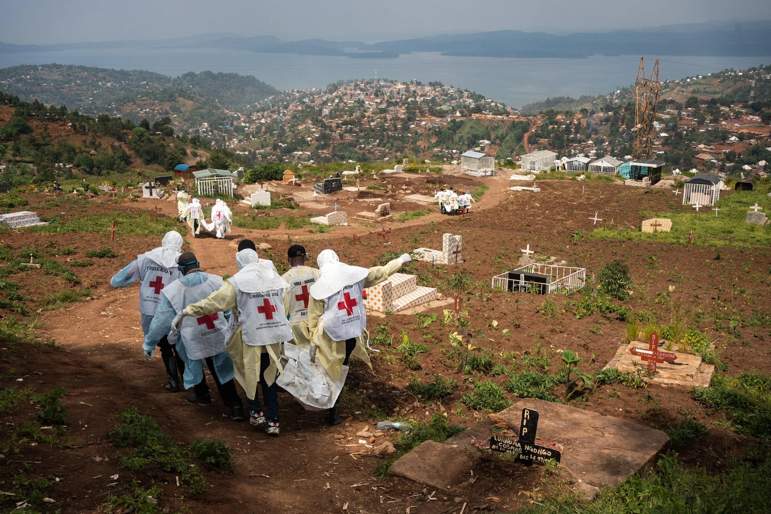 According to the Congolese Red Cross, inside the 18 body bags are the unidentified bodies of men in military uniform, two burned corpses, and that of a child about 10-12 years old, wearing a camouflage outfit. Bukavu, February 20, 2025.
