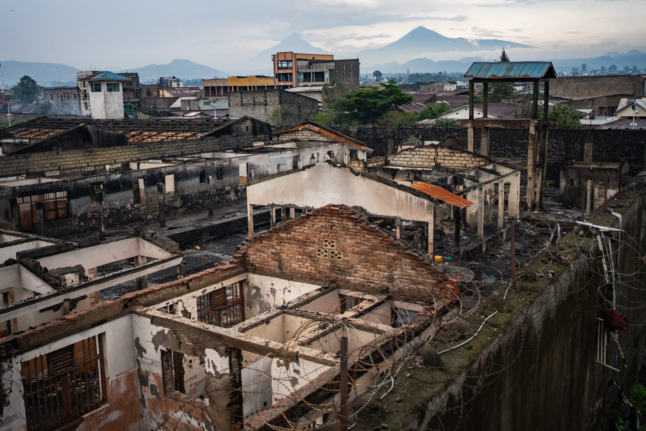 The Muzenze central prison in Goma was set on fire during the city’s capture. Nearly 200 women, with their children, were locked inside and burned alive. Goma, February 8, 2025.