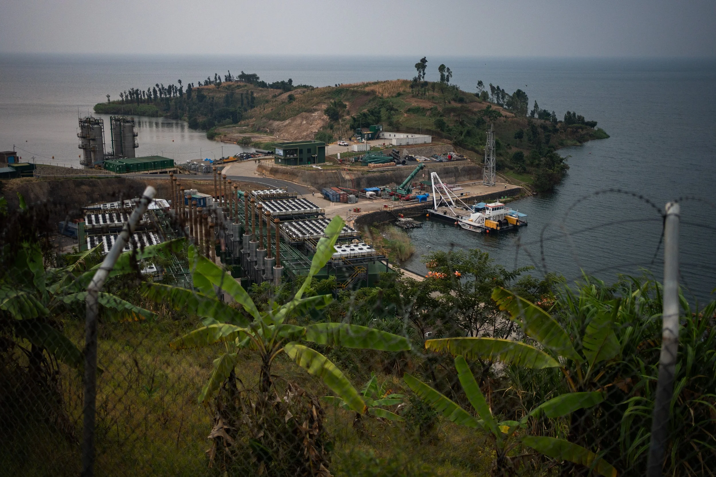 In 2015, Rwanda launched a project aimed at extracting methane gas from Lake Kivu to convert it into energy, either via anaerobic digestion or direct methane capture. Two
companies, KivuWatt and Shema Power (pictured), have embarked on this initiativ