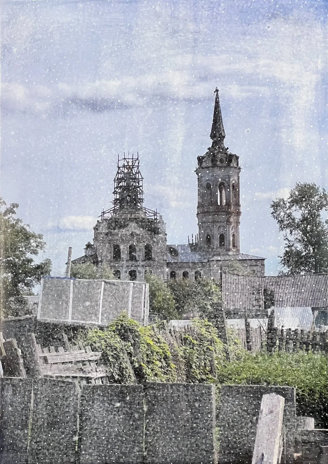 D005, Ruines de Tobolsk, 2023, techniques mixtes sur papier (C-print, acrylique et spray), 42 × 30 cm