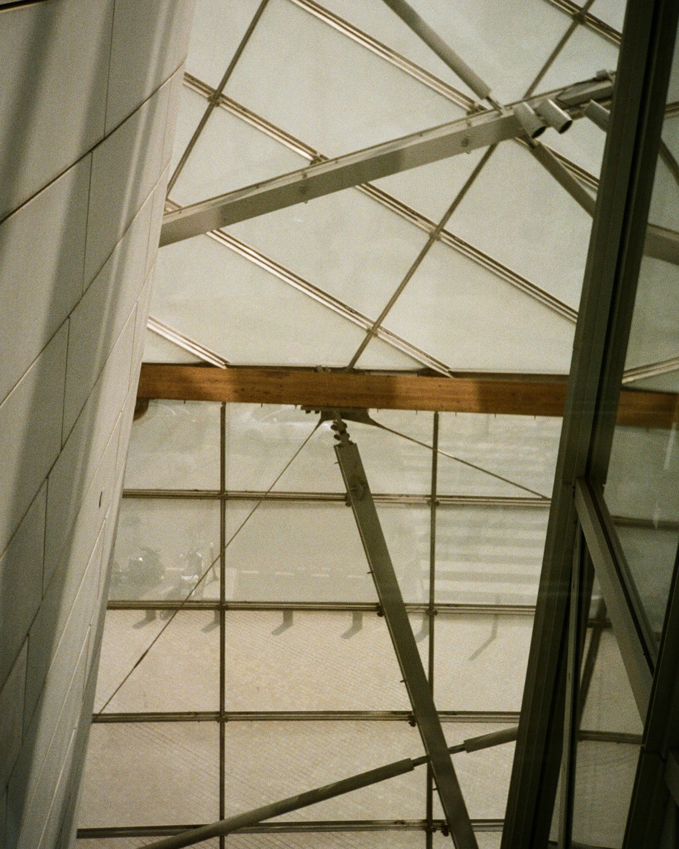 P016, Gehry, 2022, tirage argentique, édition de 4, 42 × 30 cm