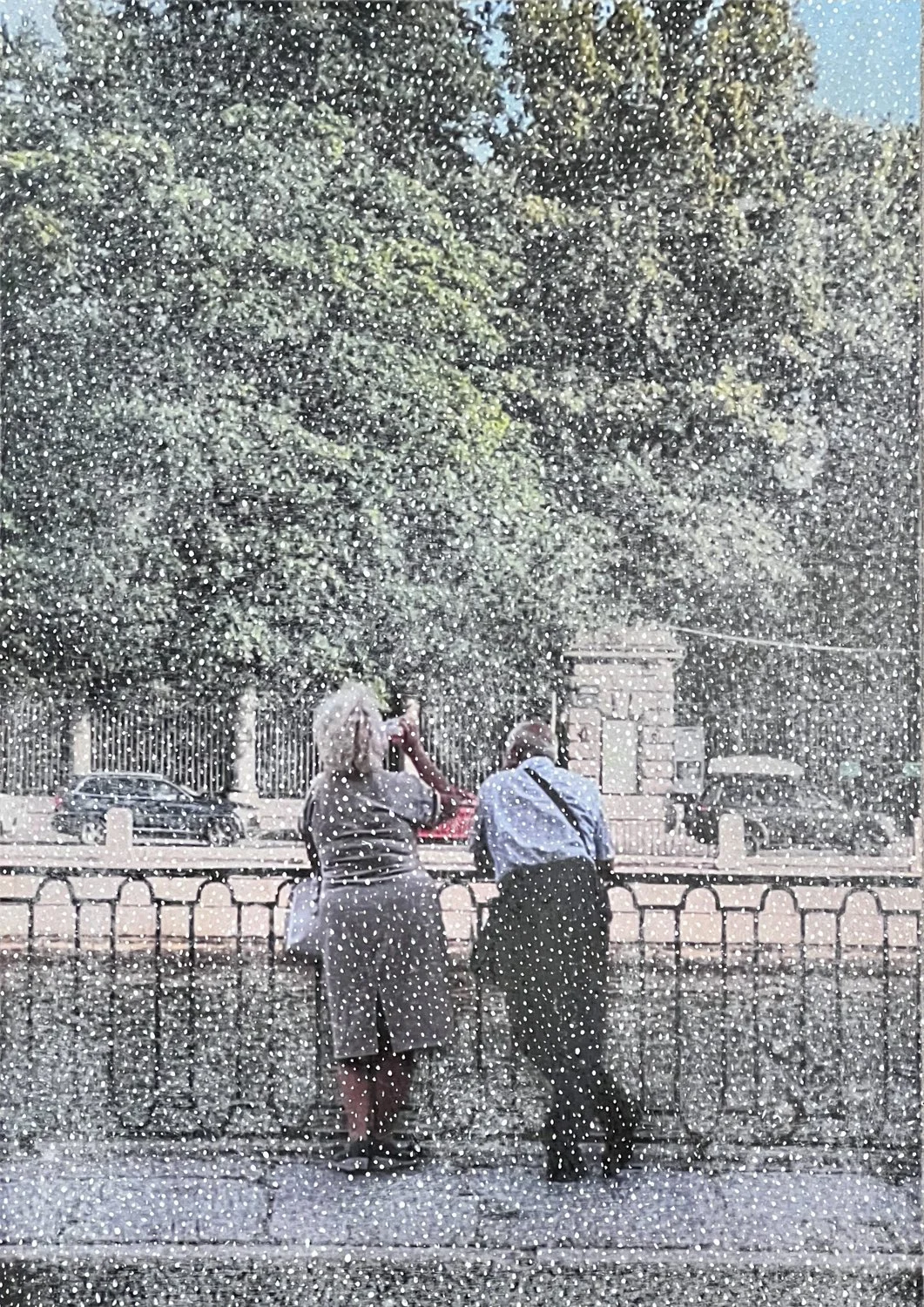 D007, Couple de Saint-Pétersbourg, 2023, techniques mixtes sur papier (C-print, acrylique et spray), 42 × 30 cm
