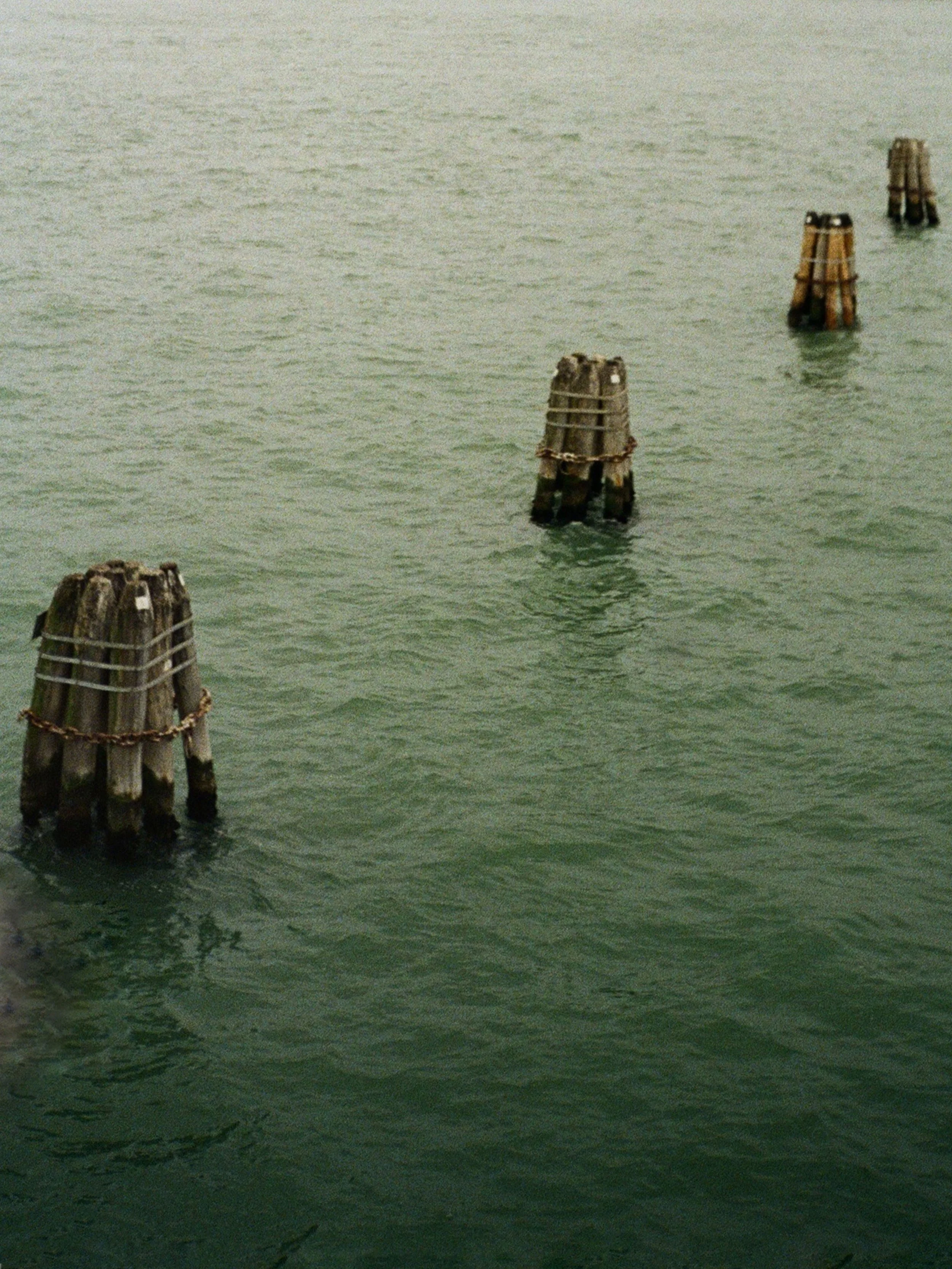 P004, Palazzo Punta della Dogana, 2022, tirage argentique, édition de 4, 42 × 30 cm