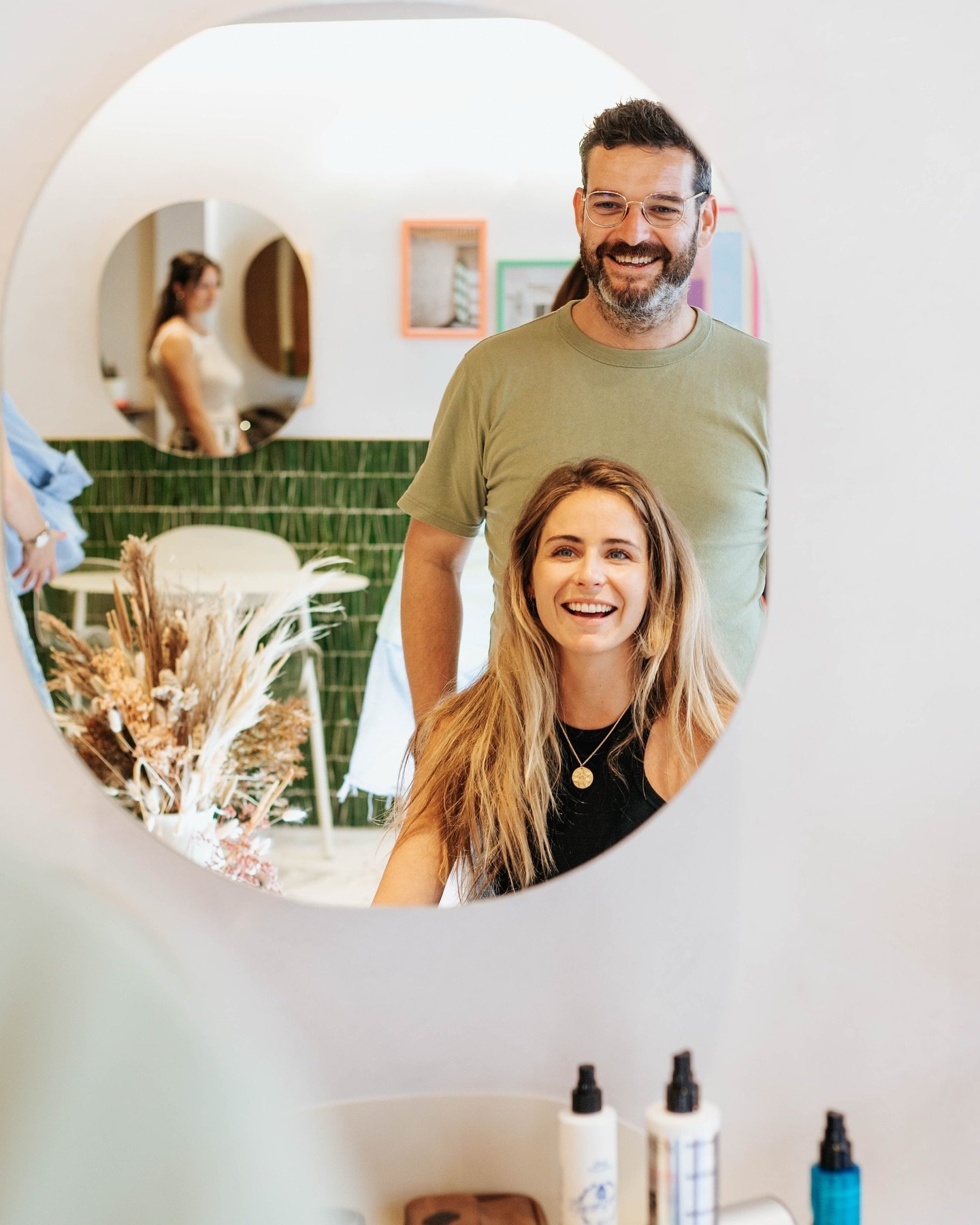 Rosella est un salon coloriste sp&eacute;cialiste du balayage.
Mais &eacute;videmment nous proposons toutes les prestations d&rsquo;un salon de coiffure :
🌞 Soins profonds (pour restaurer les chevelures fragilis&eacute;es)
🌞 Colorations - racines o