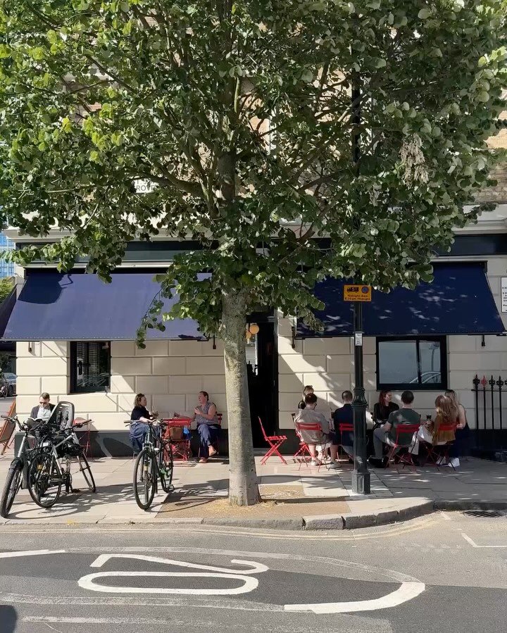 Sun&rsquo;s still holding on and London&rsquo;s got a bit of buzz about it. People posted up outside, drinks cold, food coming steady. 

We&rsquo;re here from 12 all weekend.

#stjohnstavern
