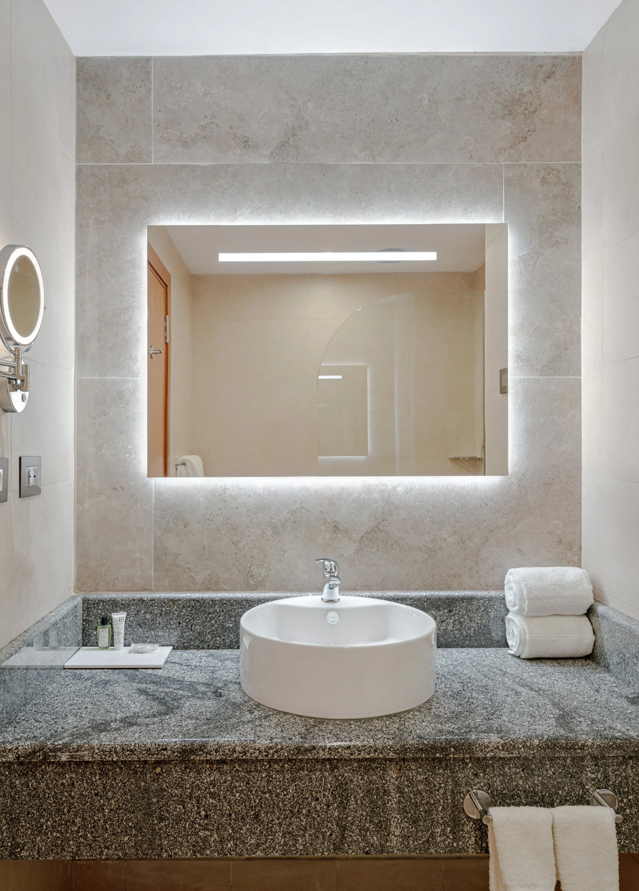 Hotel photography of hilton addis ababa airport in africa by miguel gomes professional hotel and hospitality photographer. photography featuring architecture and interior design of a luxury bathroom from the interior. Located in Ethiopia, Africa.