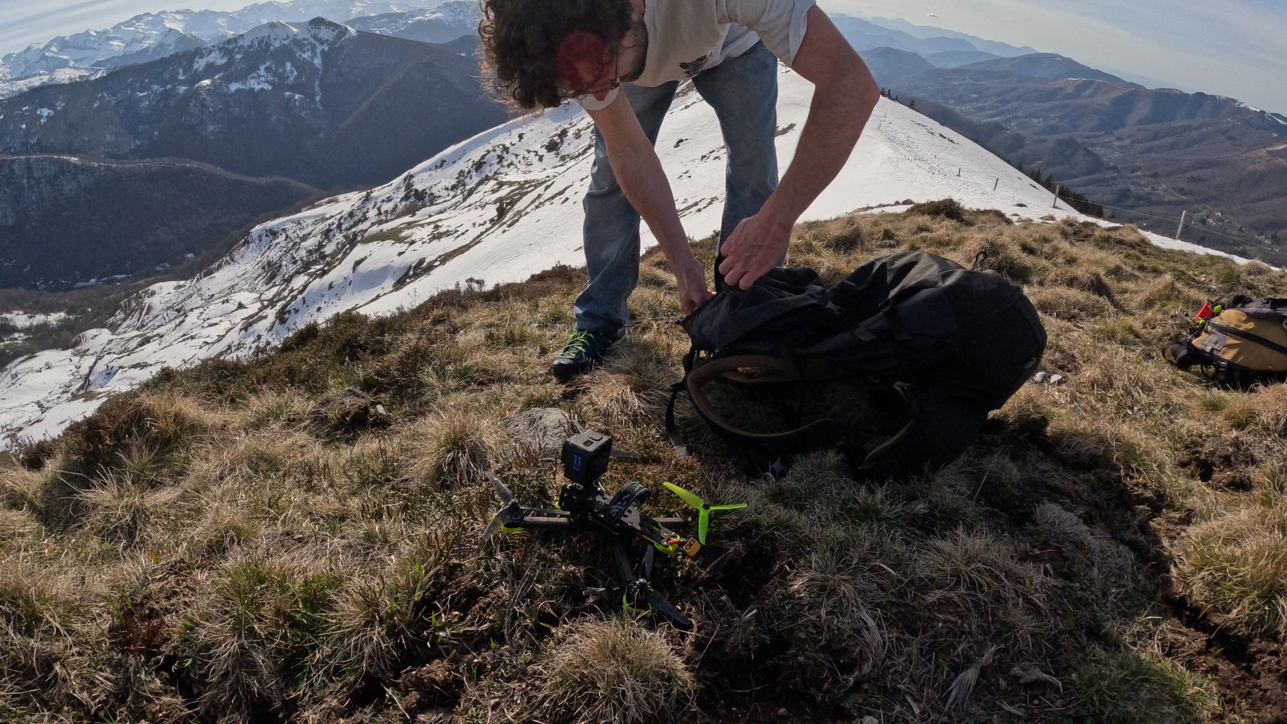 Showreel drone fpv Audran Motte. Je vous propose montage cinématique fpv de lieux insolites. Collioure, Toulouse, communes du lot, Montpellier. et montagnes des Pyrénées Chaque lieu à son histoire à raconter. Télépilote drone fpv Montpelier Audran Mo