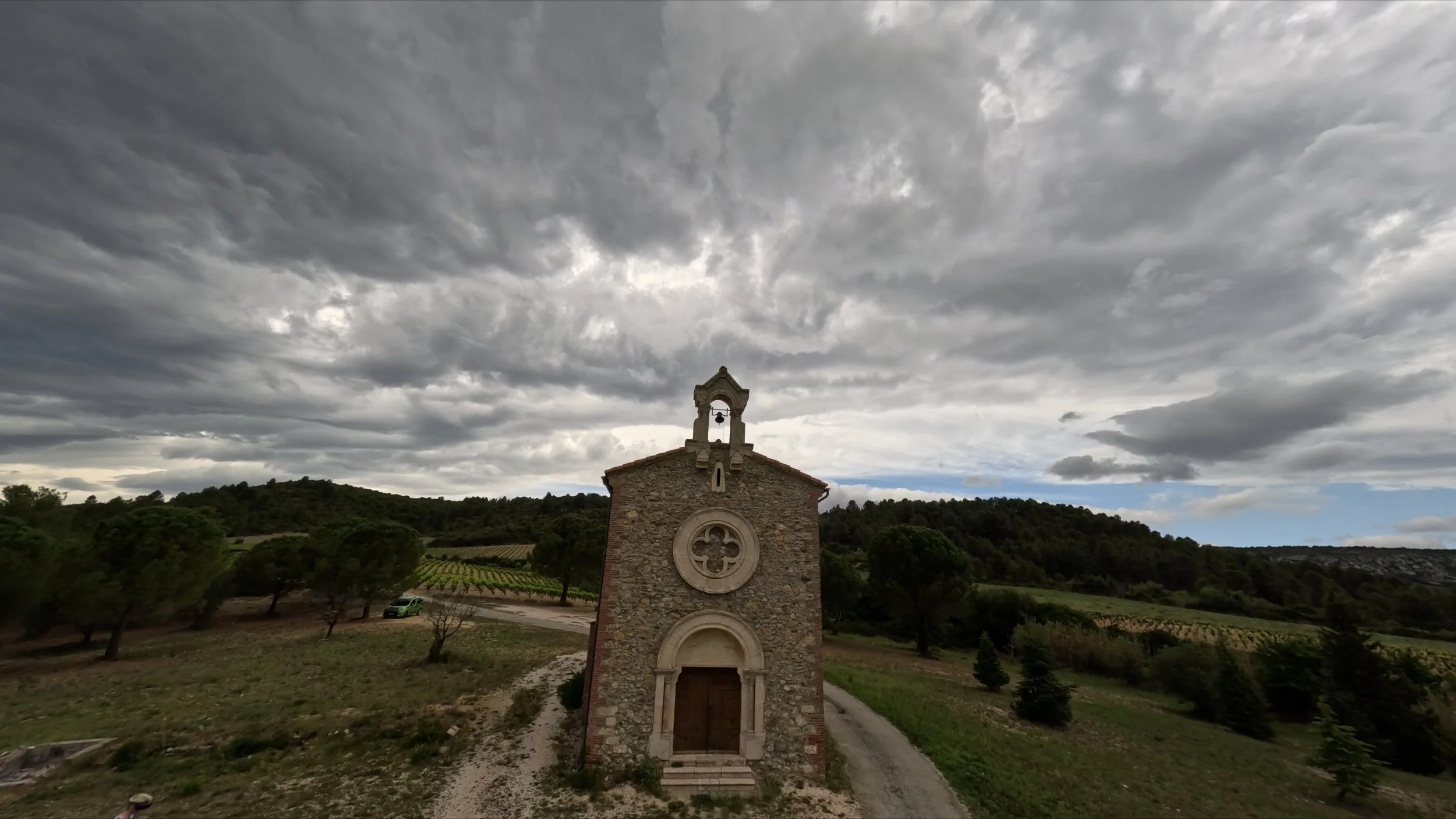 Showreel drone fpv Audran Motte. Je vous propose montage cinématique fpv de lieux insolites. Collioure, Toulouse, communes du lot, Montpellier. et montagnes des Pyrénées Chaque lieu à son histoire à raconter. Télépilote drone fpv Montpelier Audran Mo