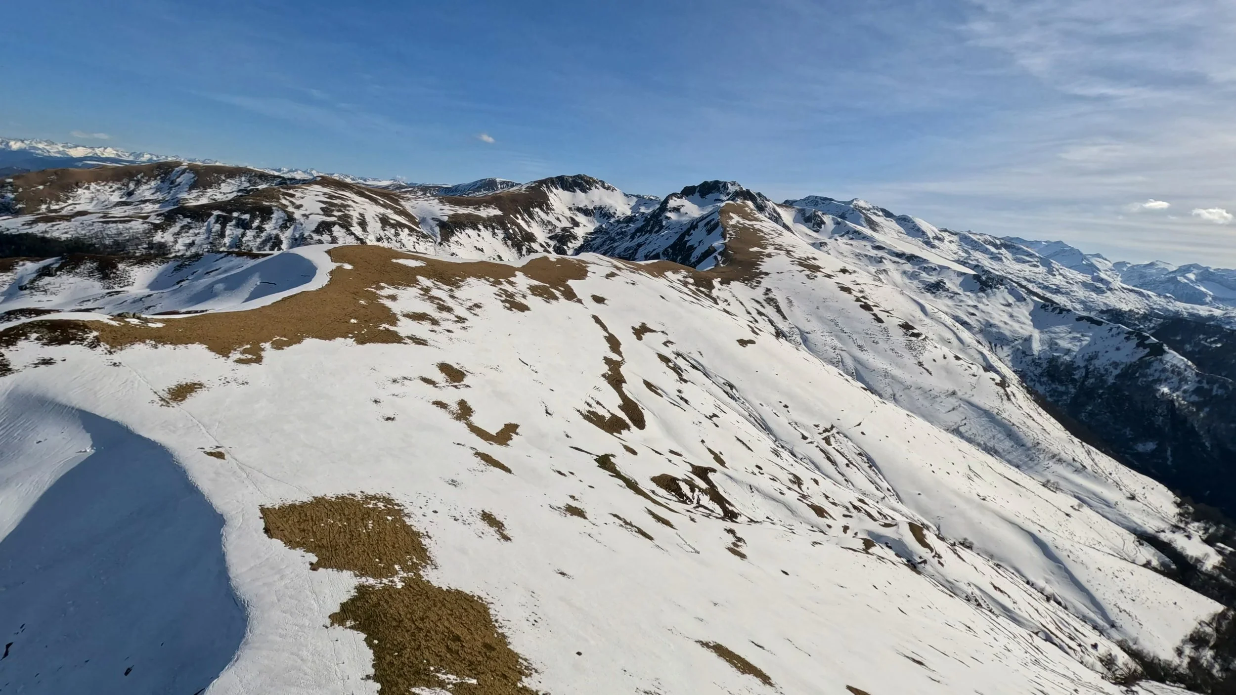 Showreel drone fpv Audran Motte. Je vous propose montage cinématique fpv de lieux insolites. Collioure, Toulouse, communes du lot, Montpellier. et montagnes des Pyrénées Chaque lieu à son histoire à raconter. Télépilote drone fpv Montpelier Audran Mo