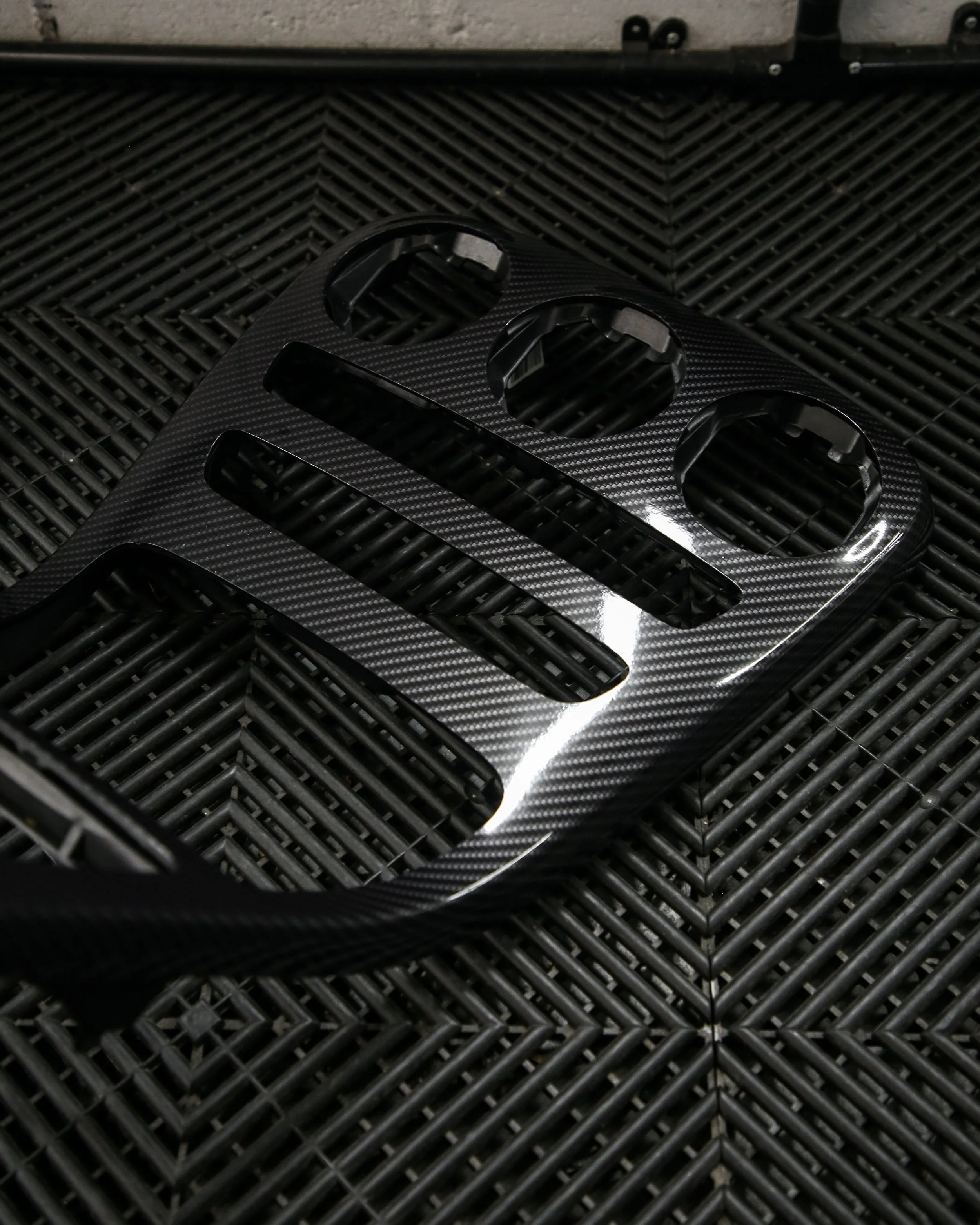 mercedes AMG C63 centre console wrapped in 3M high gloss carbon fibre wrapping vinyl