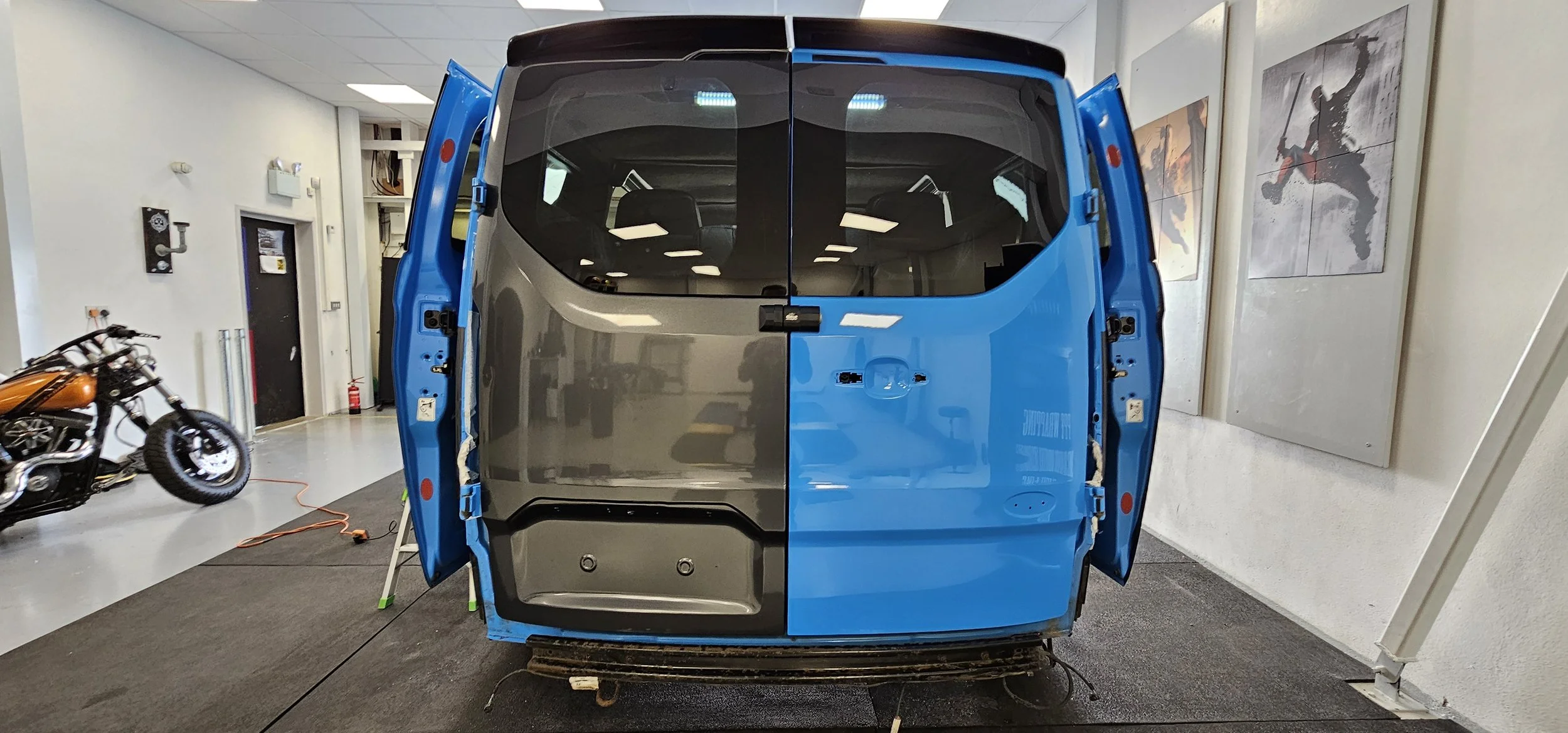 Ford Transit Custom - Charcoal Metallic - 6.jpg