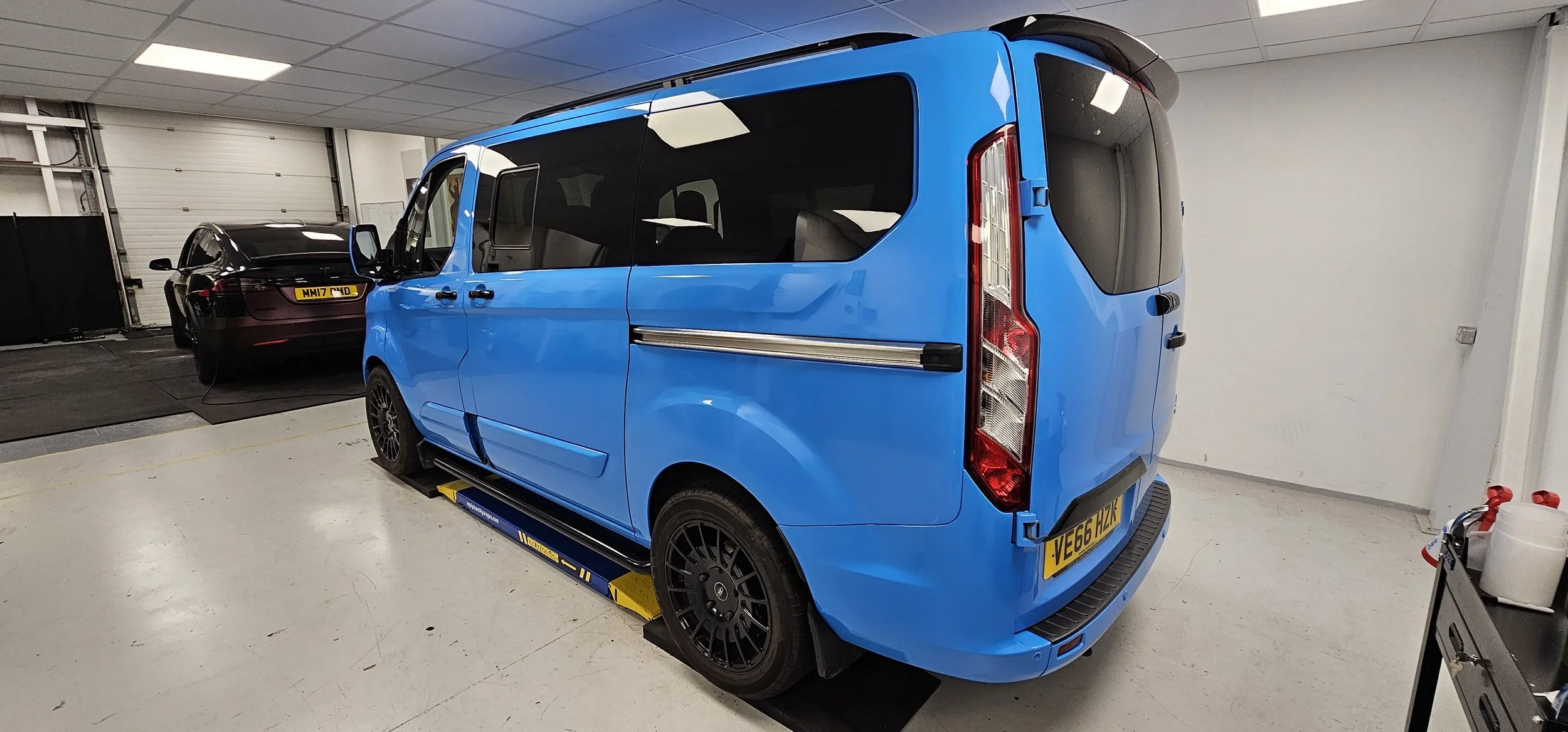 Ford Transit Custom - Charcoal Metallic - 3.jpg