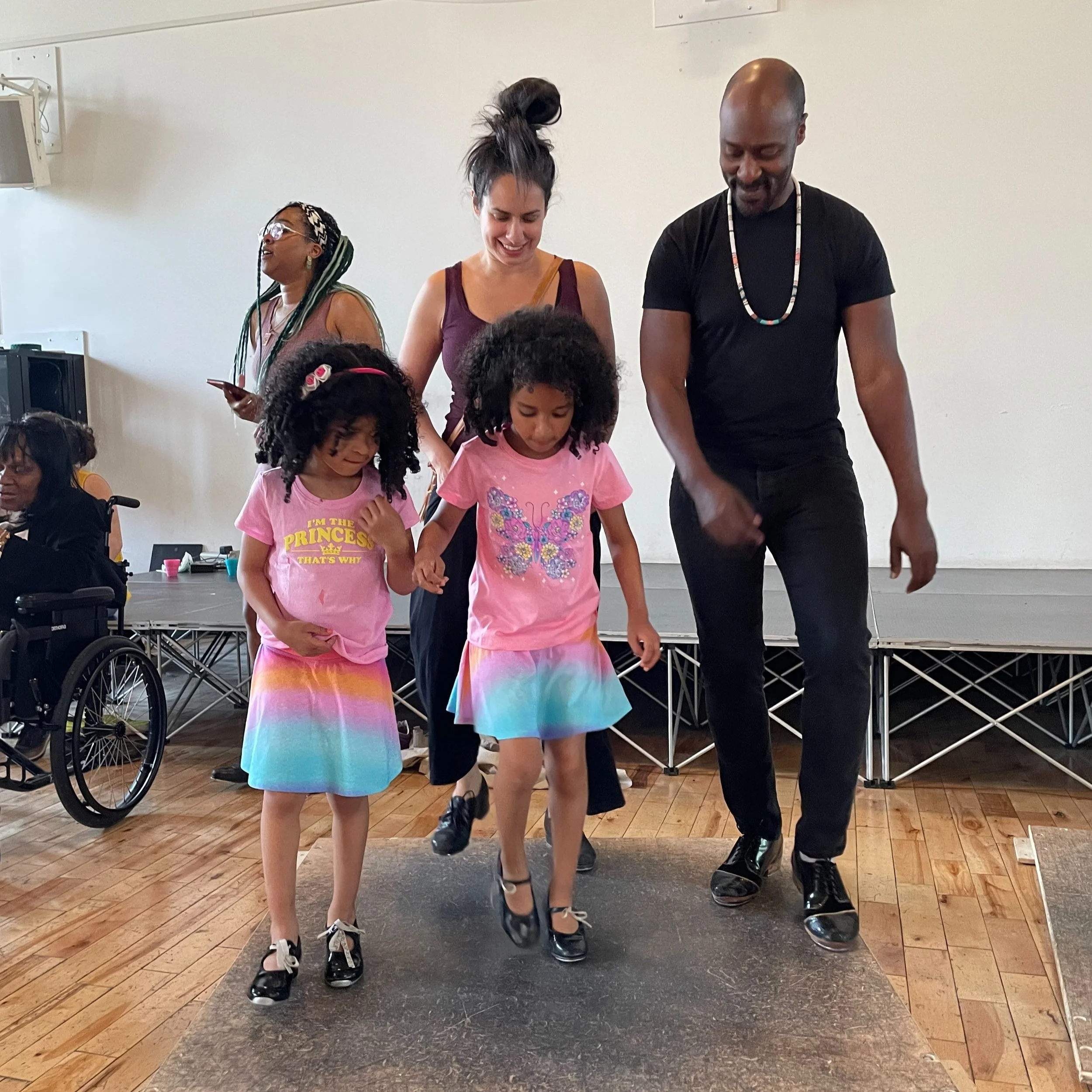 Groupe d'enfants célébrant lors d'une fête