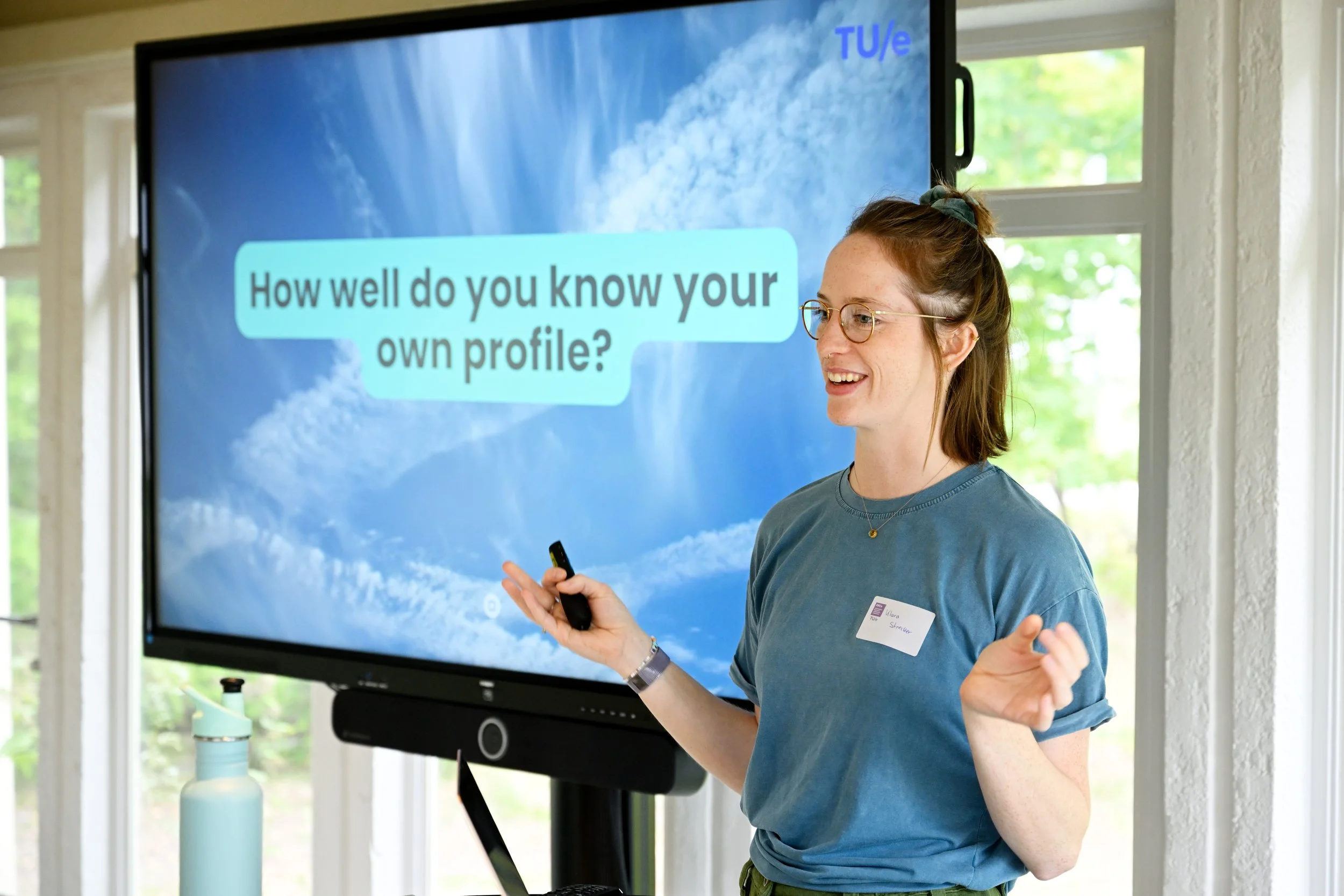 Klara Strecker giving workshops on the physiology of stress, non violent communication, conflict management, and core qualities in teams.